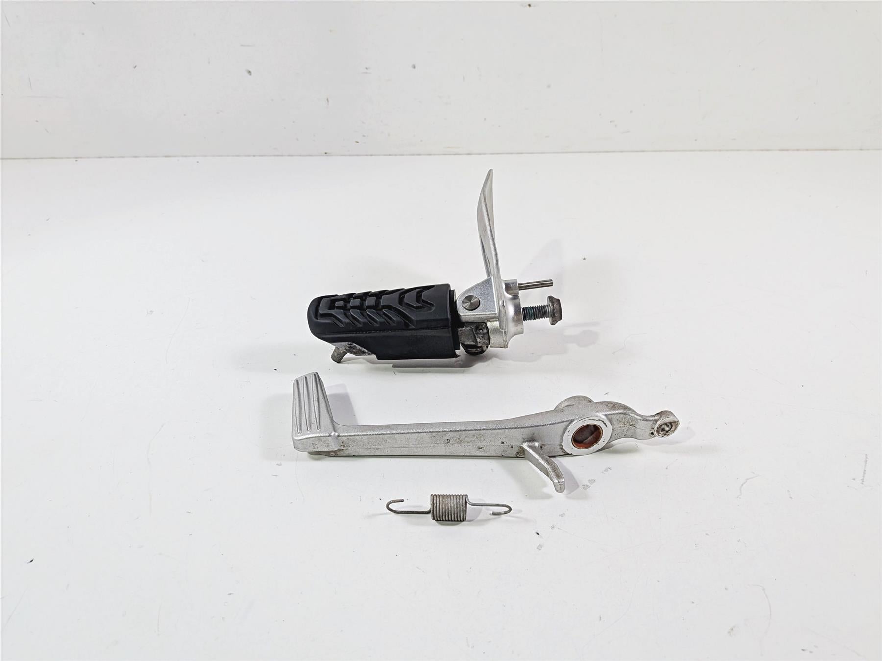 2016 BMW R1200RT RT RTW K52 Right Foot Peg & Brake Pedal 46718535642 46718560382 {{ shop.shopifyCountryName }} - Mototech271