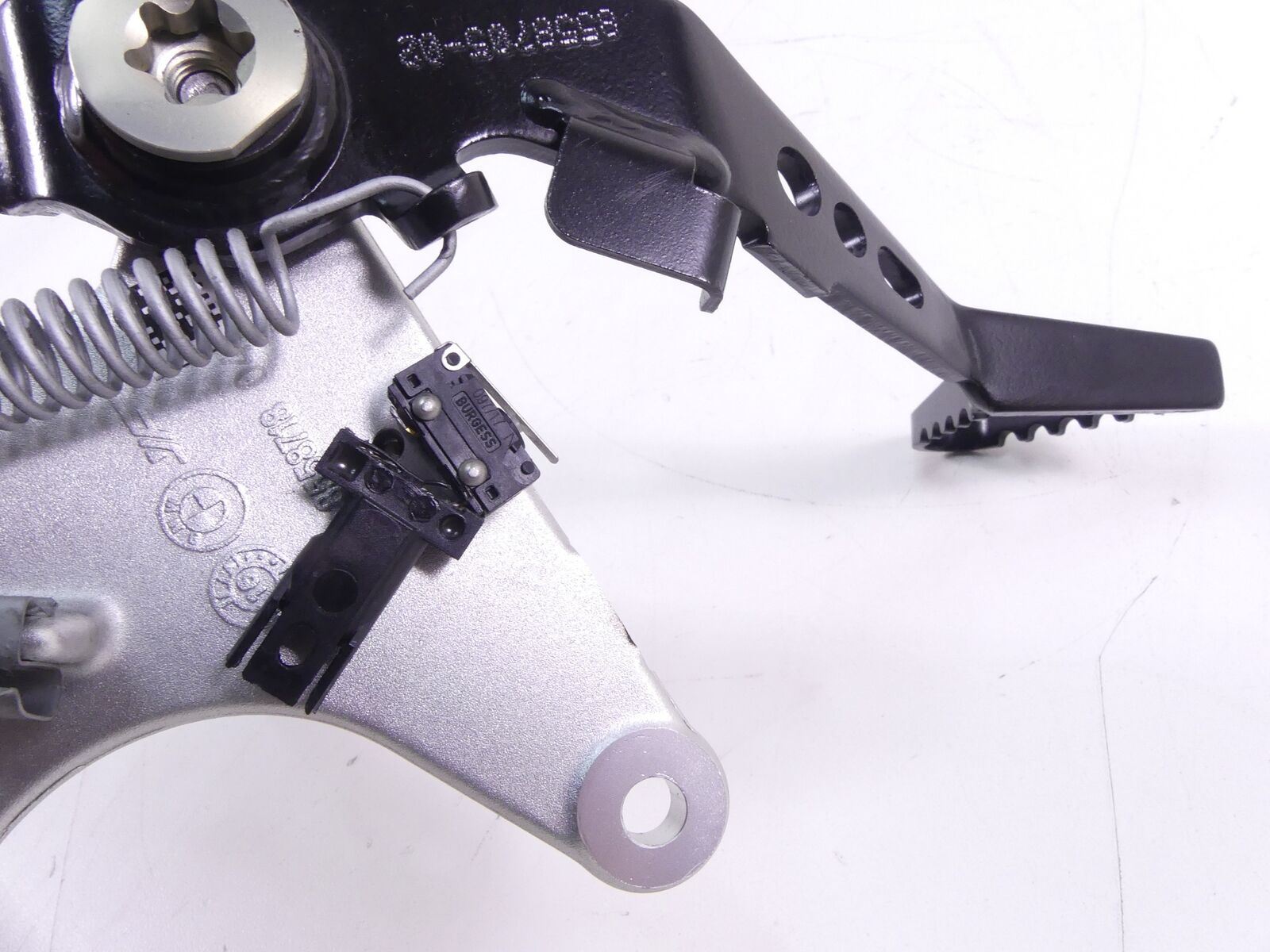 2018 BMW R nineT Urban GS K33 Right Front Footpeg & Brake Pedal 46718558718 {{ shop.shopifyCountryName }} - Mototech271
