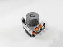 Load image into Gallery viewer, 2016 Harley Touring FLHR Road King  Abs Brake Pump Module Unit 41100013A
