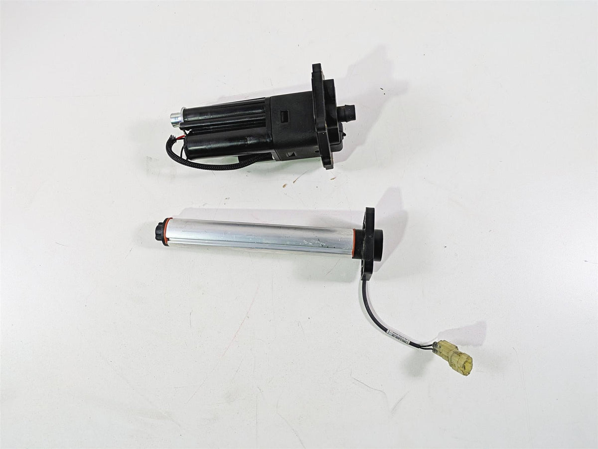 2019 Ducati Supersport 939 S Fuel Gas Pump & Level Sender 16024341A 59210251B {{ shop.shopifyCountryName }} - Mototech271