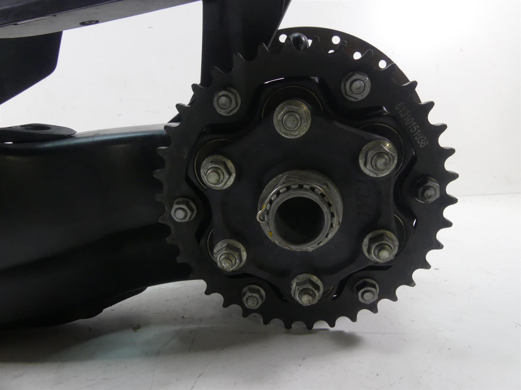 2015 KTM 1290R Super Duke Swingarm Swing Arm Suspension & Axle 6130403004433 {{ shop.shopifyCountryName }} - Mototech271