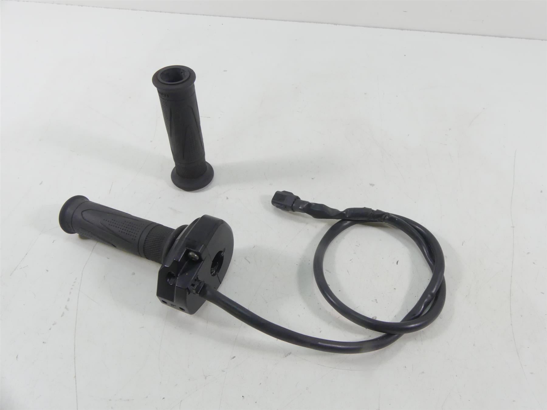 2019 Triumph Street Triple 765R Ride Fly By Wire Hand Throttle Sensor T2042226 {{ shop.shopifyCountryName }} - Mototech271