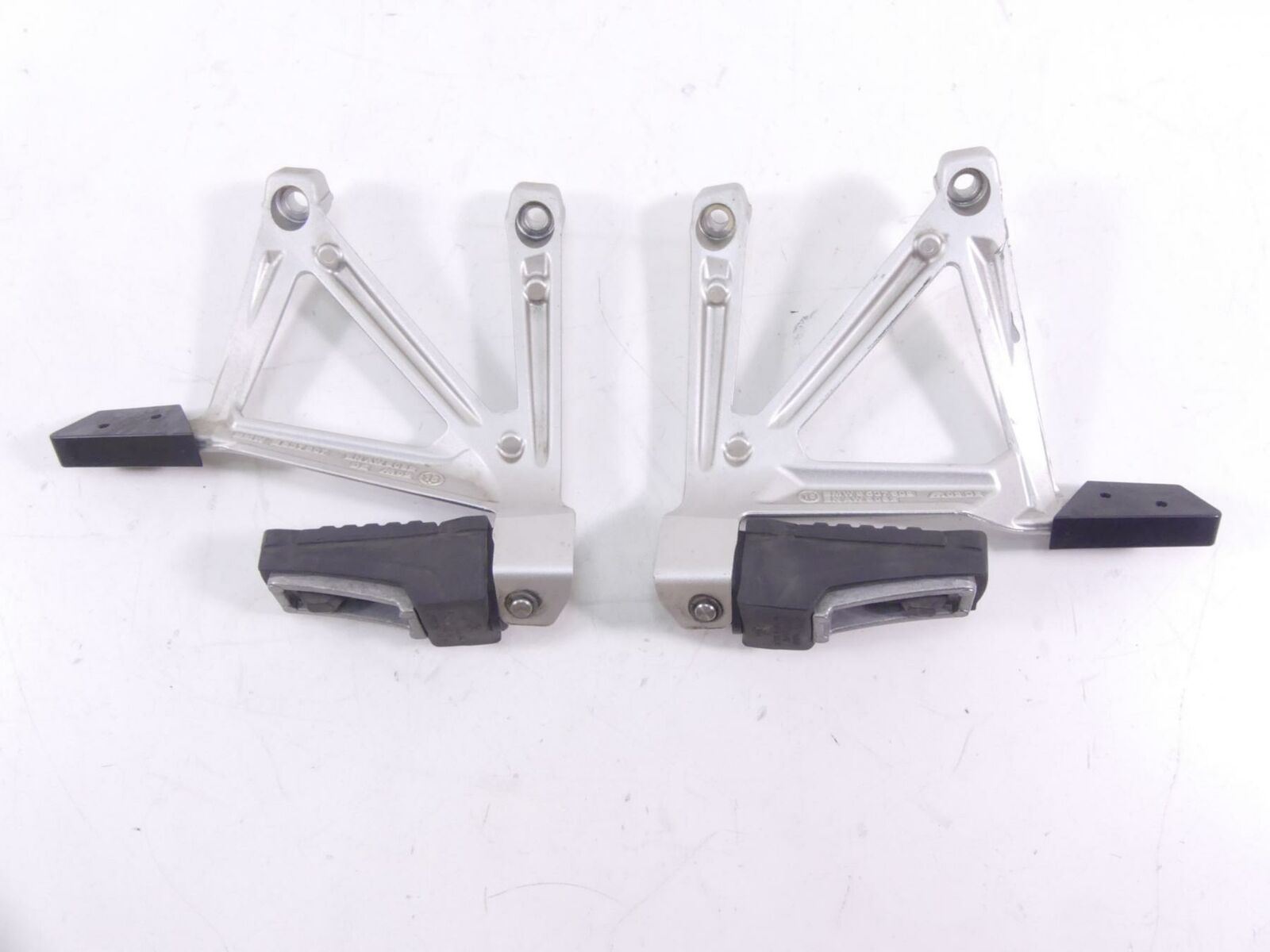2017 BMW R1200GS GSW K50 Rear Passenger Foot Peg Footpeg Set 46718556265 {{ shop.shopifyCountryName }} - Mototech271