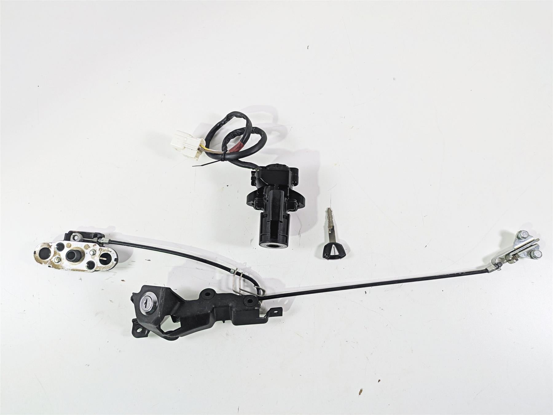 2023 Kawasaki ZX1400 ZX14R Ninja Ignition Switch Key Lock 27048-5013 27005-0568 {{ shop.shopifyCountryName }} - Mototech271