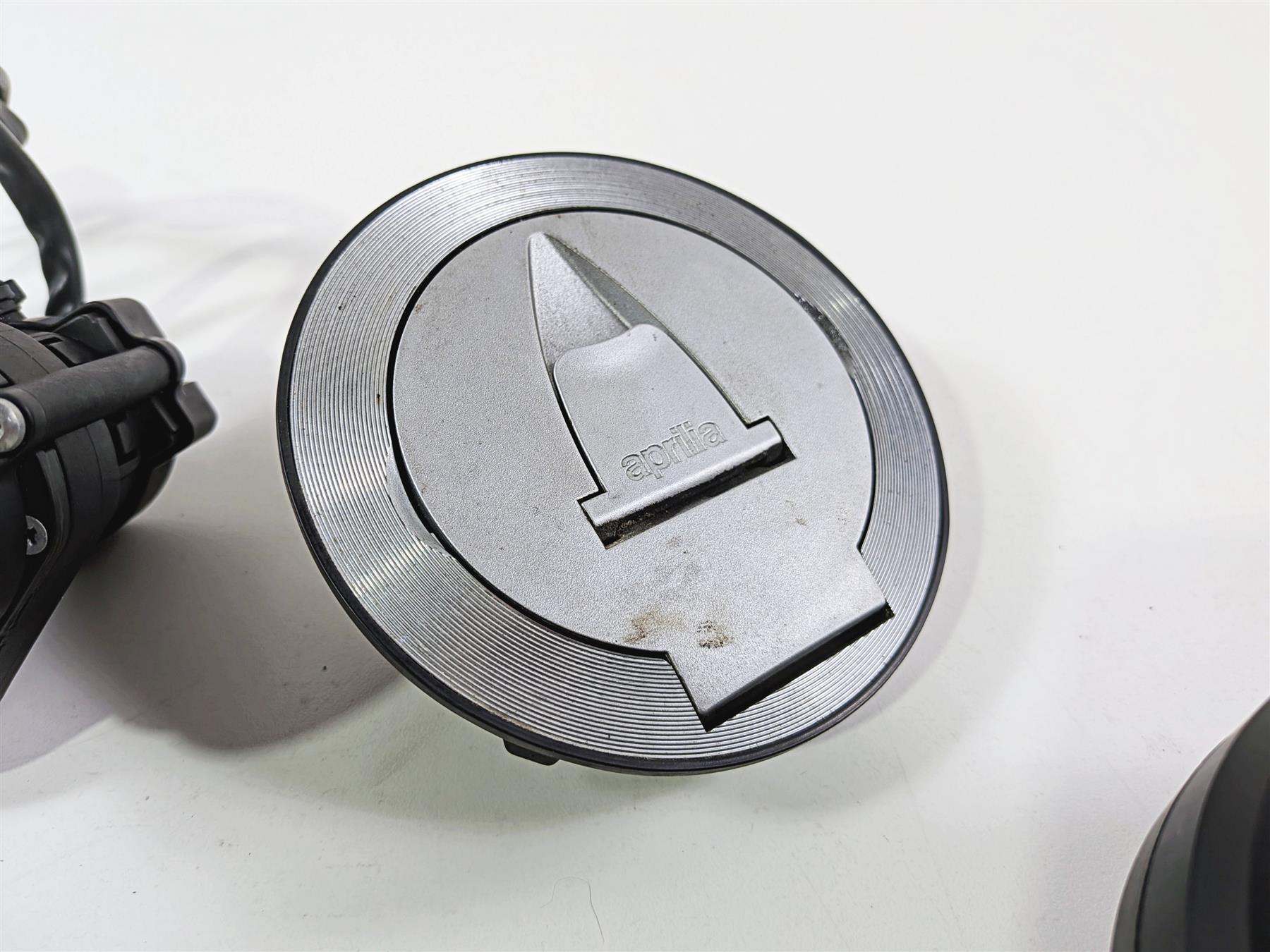 2016 Aprilia RSV 1100 Tuono V4 Factory Gauge Ignition Switch Set 2D000145 {{ shop.shopifyCountryName }} - Mototech271