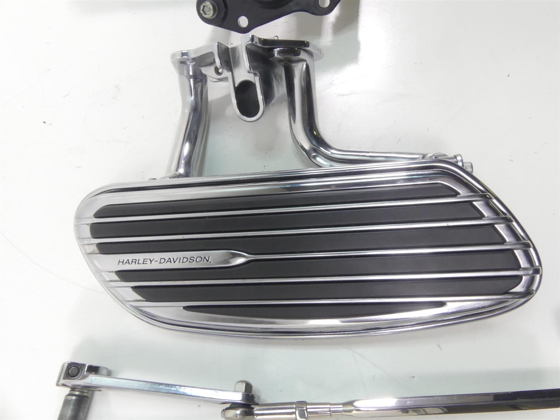 2009 Harley FLHTCU SE4 CVO E-Glide Floorboard Shifter Brake Pedal Set 51498-09A {{ shop.shopifyCountryName }} - Mototech271