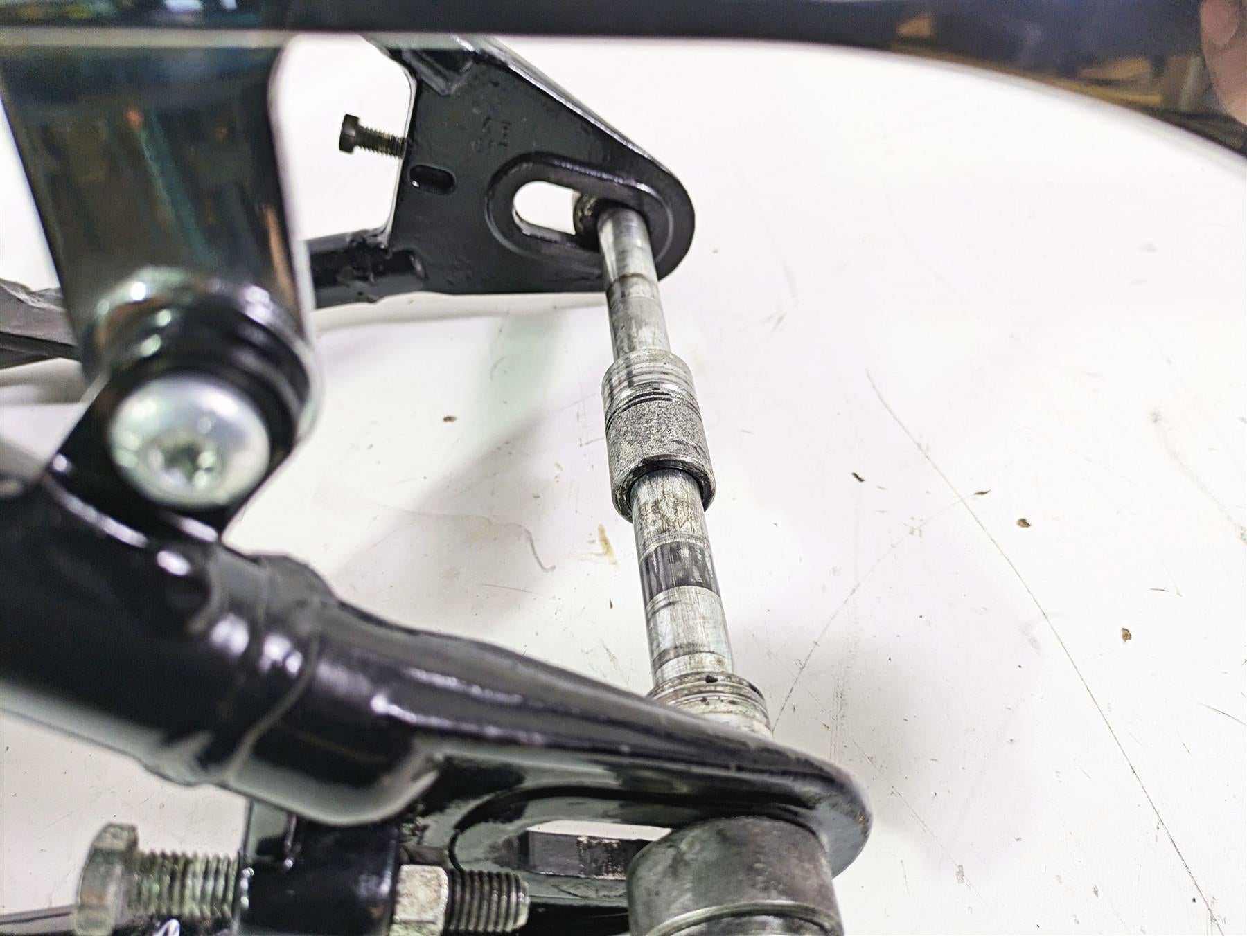 1992 Harley FLSTC Softail Heritage Rear Swingarm Suspension + Axle 47573-89A {{ shop.shopifyCountryName }} - Mototech271