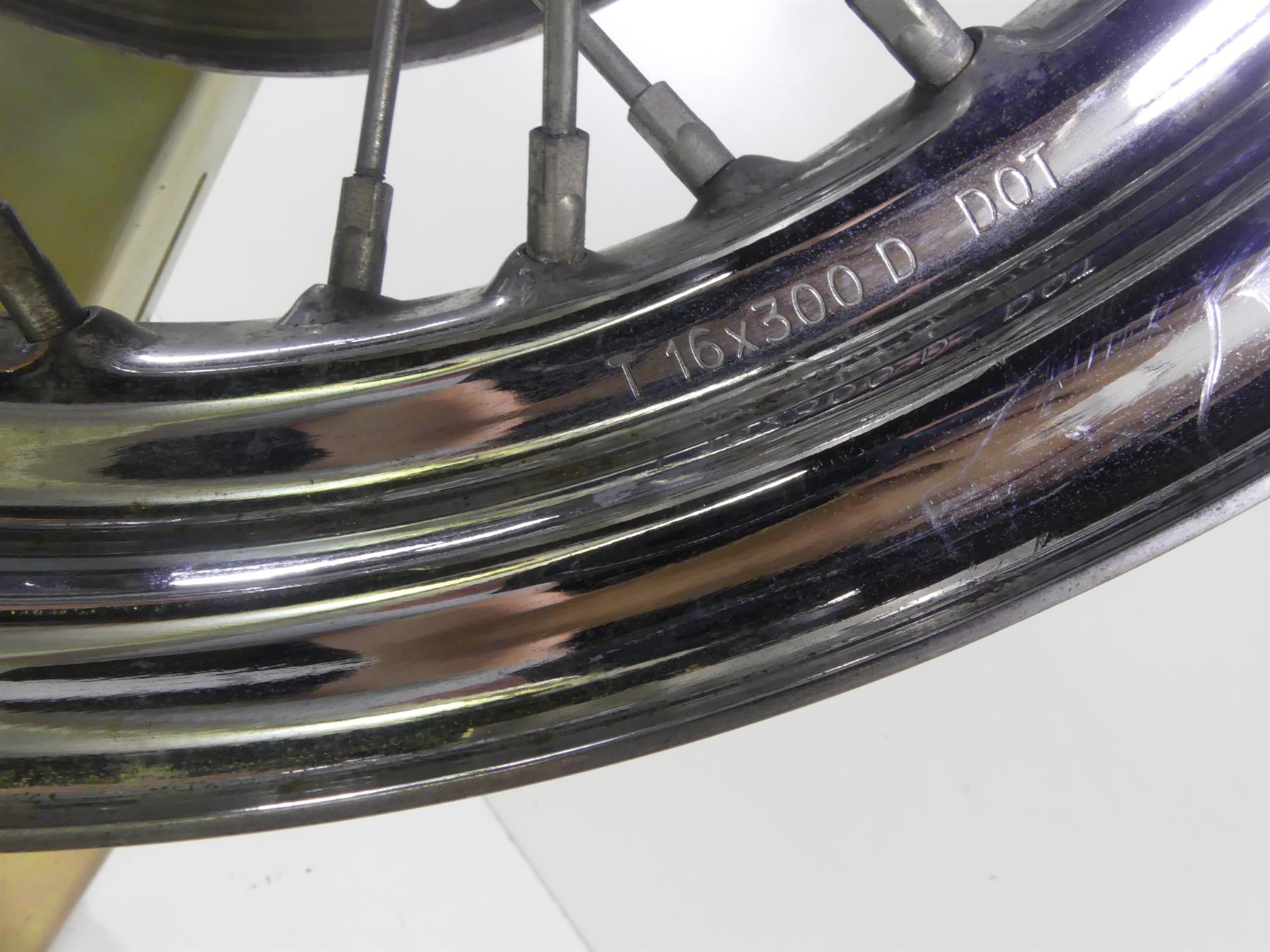 2005 Harley FXDWGI Dyna Wide Glide Rear Spoke Wheel Rim 16x3 - Read 40975-05A {{ shop.shopifyCountryName }} - Mototech271