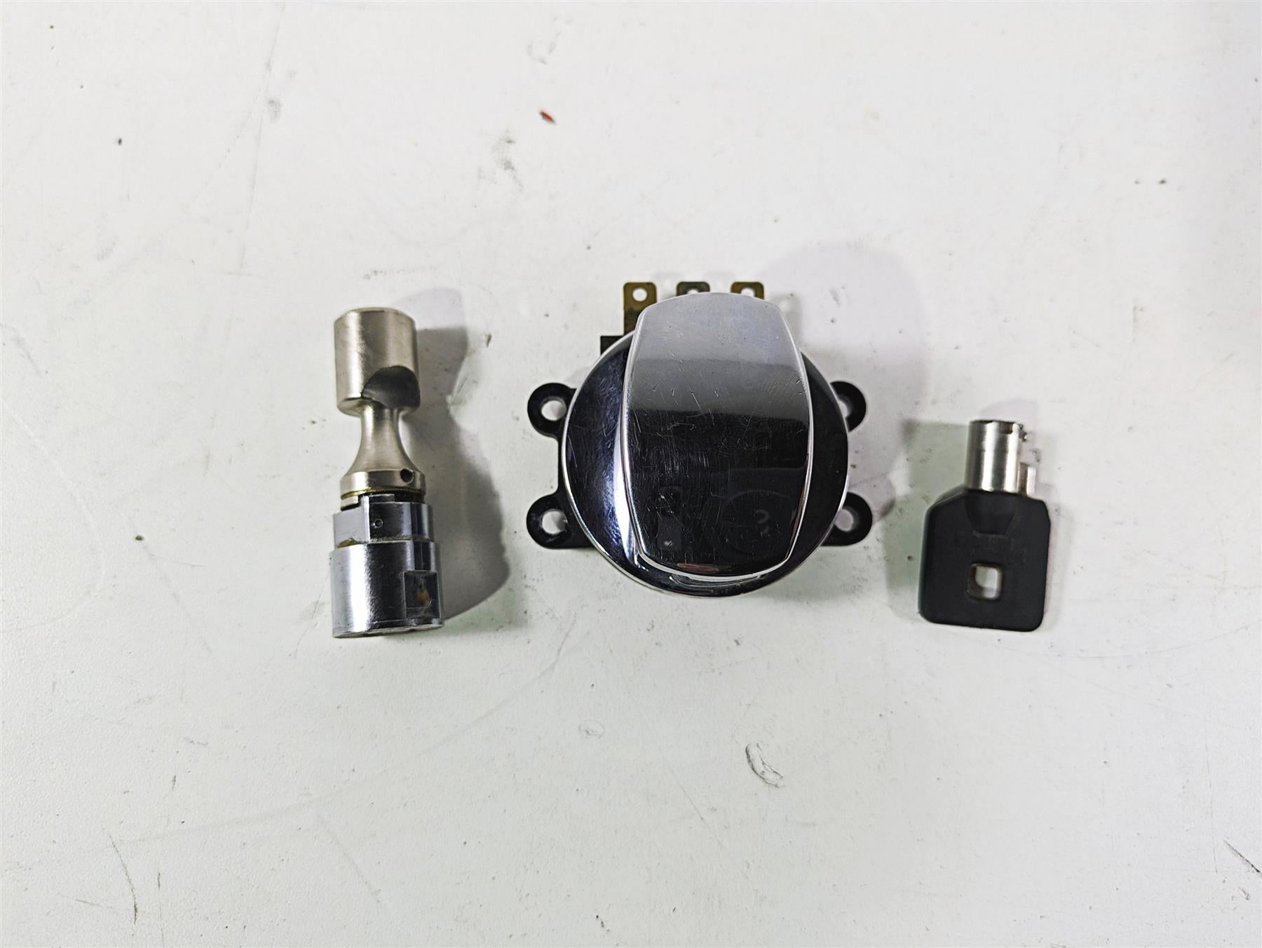 2003 Harley FLSTC Softail Heritage 100th Ignition Switch Key Lock Set 71450-04 {{ shop.shopifyCountryName }} - Mototech271