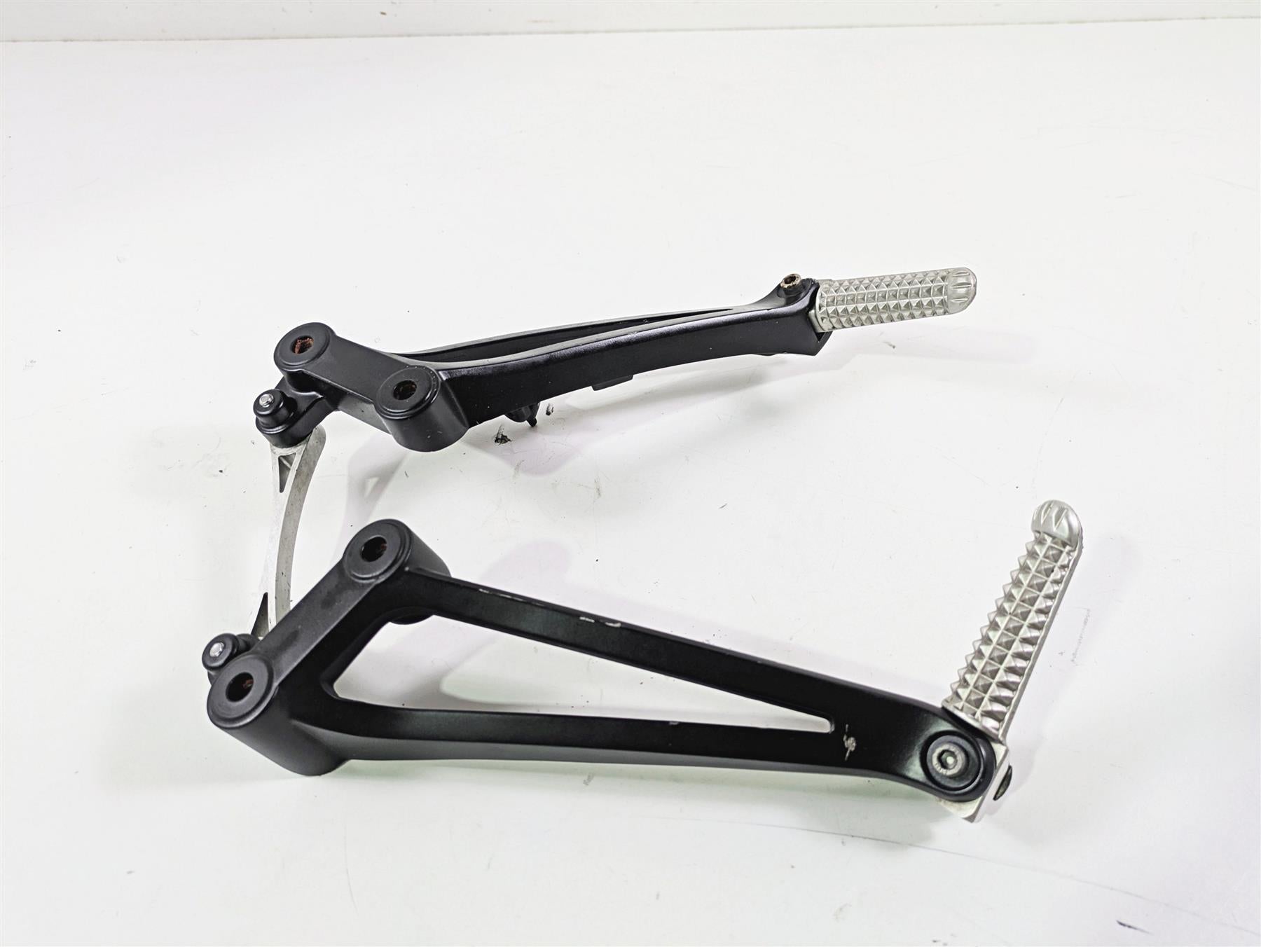 2014 Yamaha YZFR1 R1 RN22 Rear Passenger Footpeg Set 14B-2741L-10 14B-2742L-10 {{ shop.shopifyCountryName }} - Mototech271