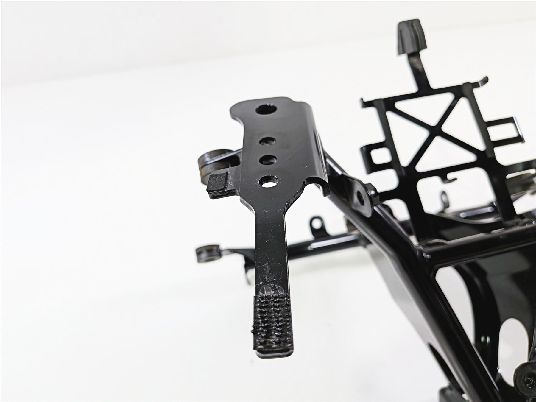 2025 Yamaha YZF R7 Straight Front Stay Holder Carrier Mount BEB-28356-00-00 {{ shop.shopifyCountryName }} - Mototech271