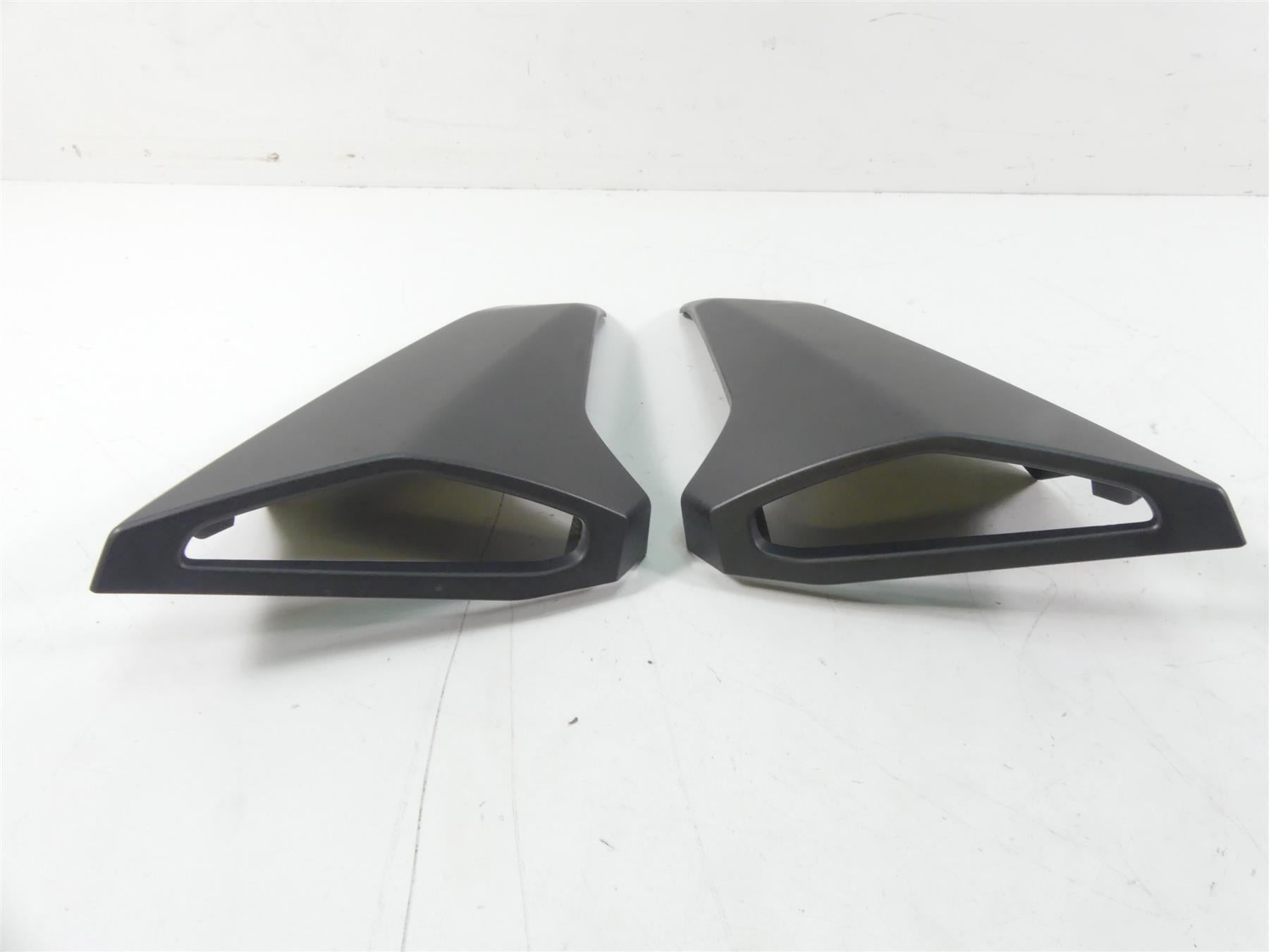 2015 Yamaha MT09 FZ09 Fuel Gas Tank Side Fairing Set 1RC-24108-00-00 {{ shop.shopifyCountryName }} - Mototech271