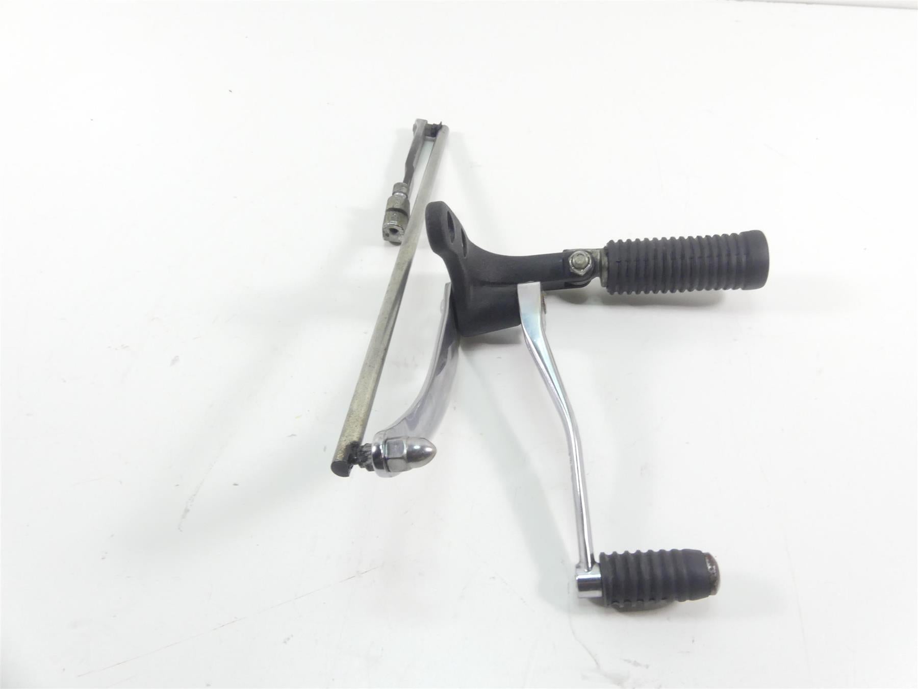 2014 Harley FXDF Dyna Fat Bob Front Left Fw Foot Peg & Shifter Set 33693-03 {{ shop.shopifyCountryName }} - Mototech271