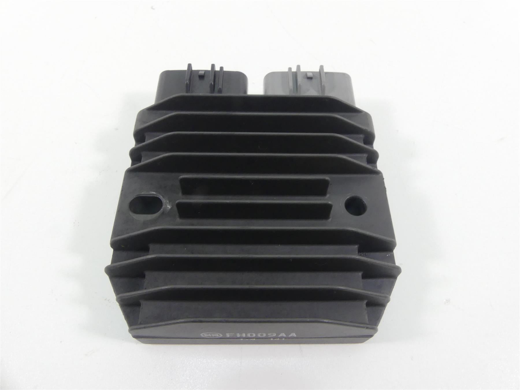 2013 Triumph Rocket 3 Touring Rectifier Voltage Regulator T1300470 FH009AA {{ shop.shopifyCountryName }} - Mototech271