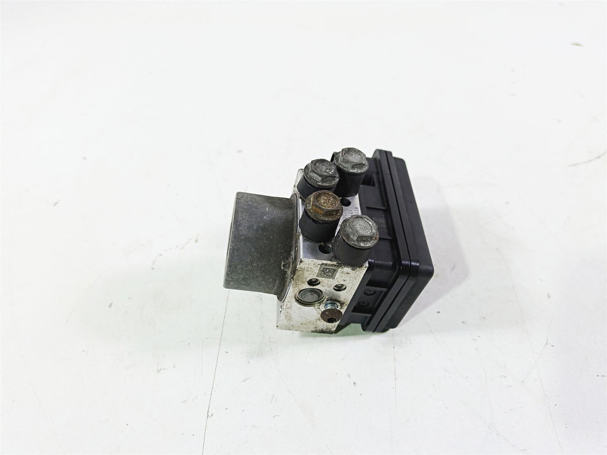 2018 Harley Softail FXFBS Fat Bob Abs Brake Pump Unit Module 41100043C {{ shop.shopifyCountryName }} - Mototech271
