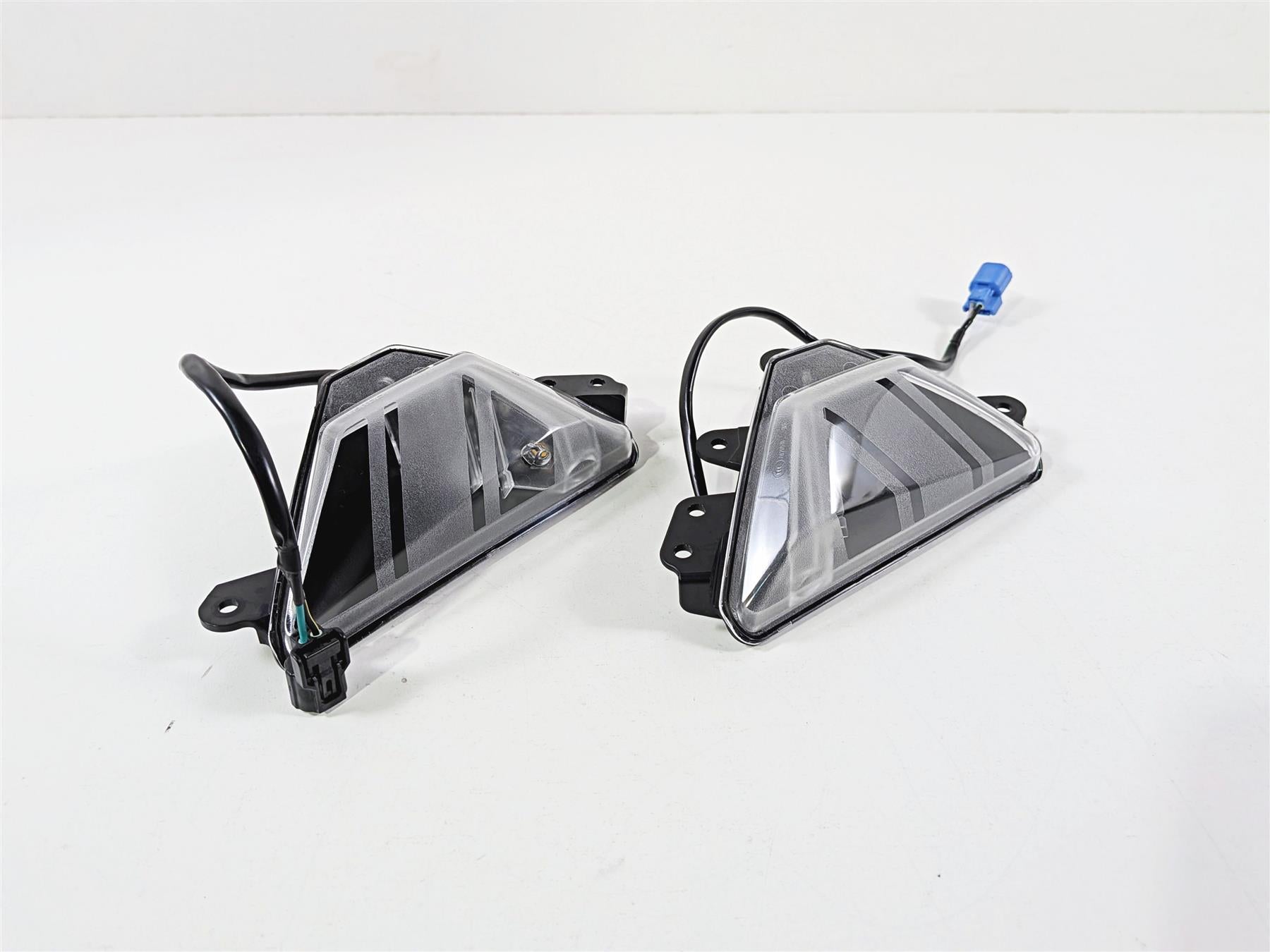 2024 Kawasaki EX500 Ninja 40th An. Front Blinker Turn Signal Set 23040-0157 {{ shop.shopifyCountryName }} - Mototech271