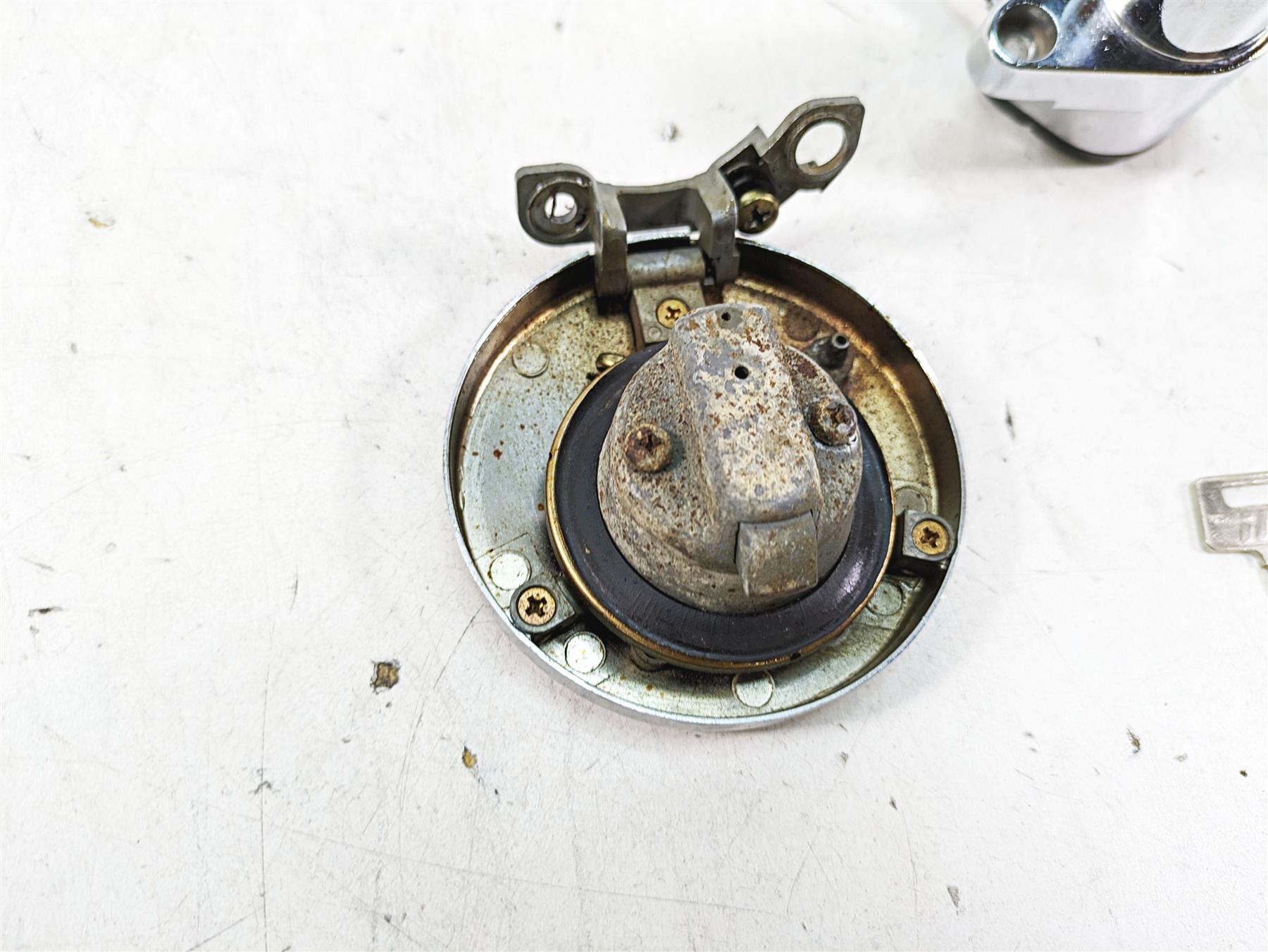 1997 Kawasaki VN1500 Vulcan Ignition Switch Key Lock Tank Cap Set 27045-5001 {{ shop.shopifyCountryName }} - Mototech271