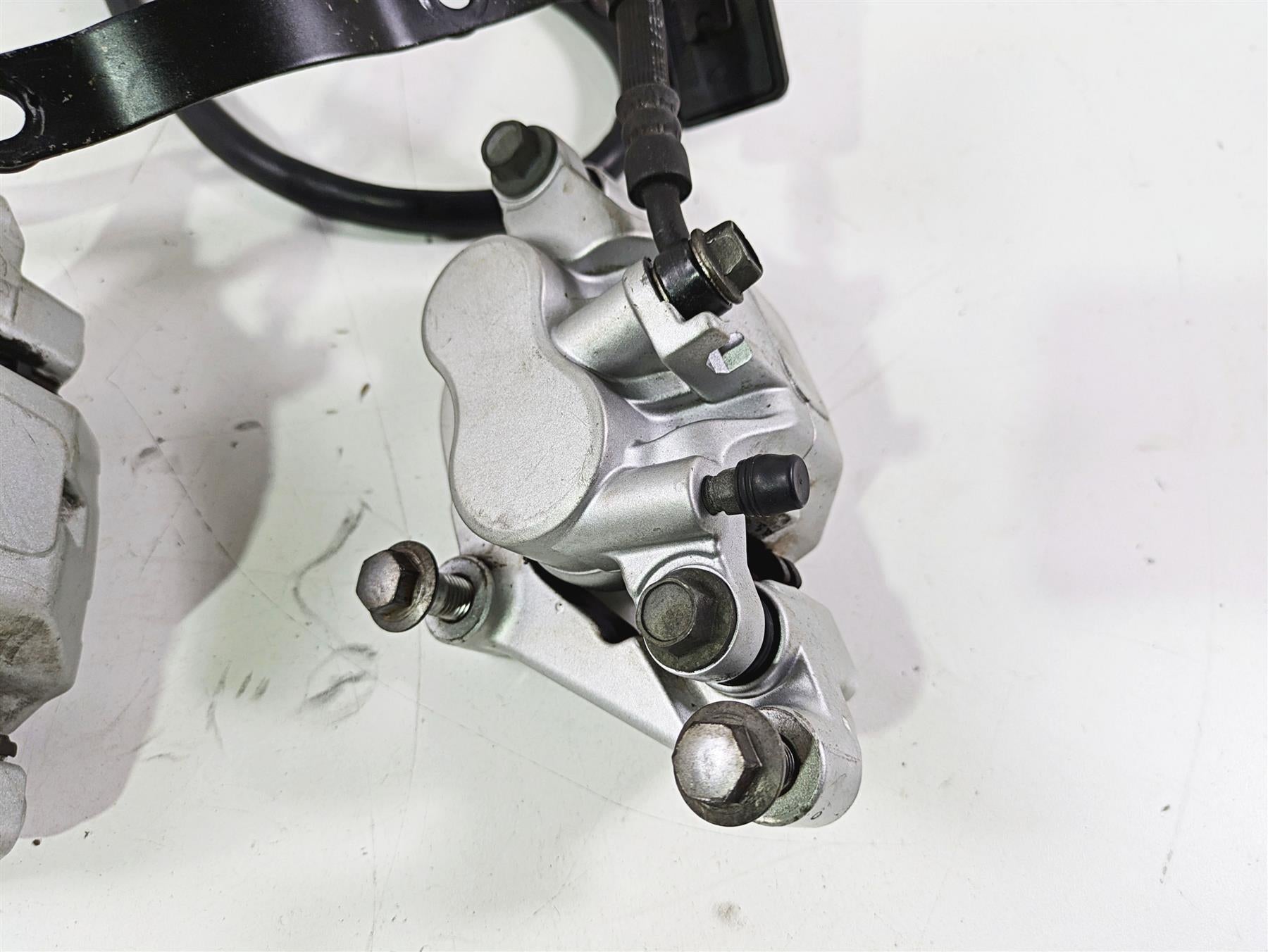 2008 Yamaha XVS1300 V-Star Tourer Front Brake Caliper Set 3D8-2580T-00-00 {{ shop.shopifyCountryName }} - Mototech271