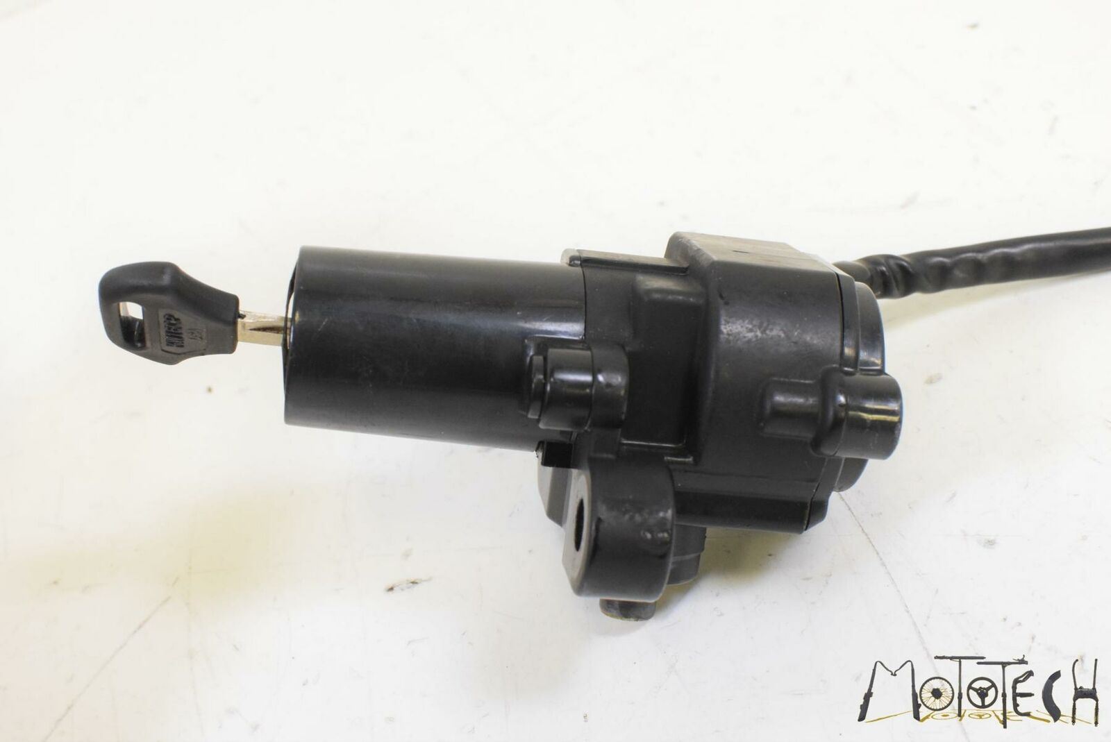 2012 Yamaha YZFR6 YZF R6 Ignition Switch Gas Cap Seat Lock Key SET 2C0-82501-10 {{ shop.shopifyCountryName }} - Mototech271