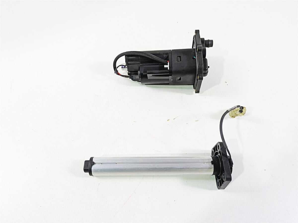 2019 Ducati Supersport 939 S Fuel Gas Pump & Level Sender 16024341A 59210251B {{ shop.shopifyCountryName }} - Mototech271