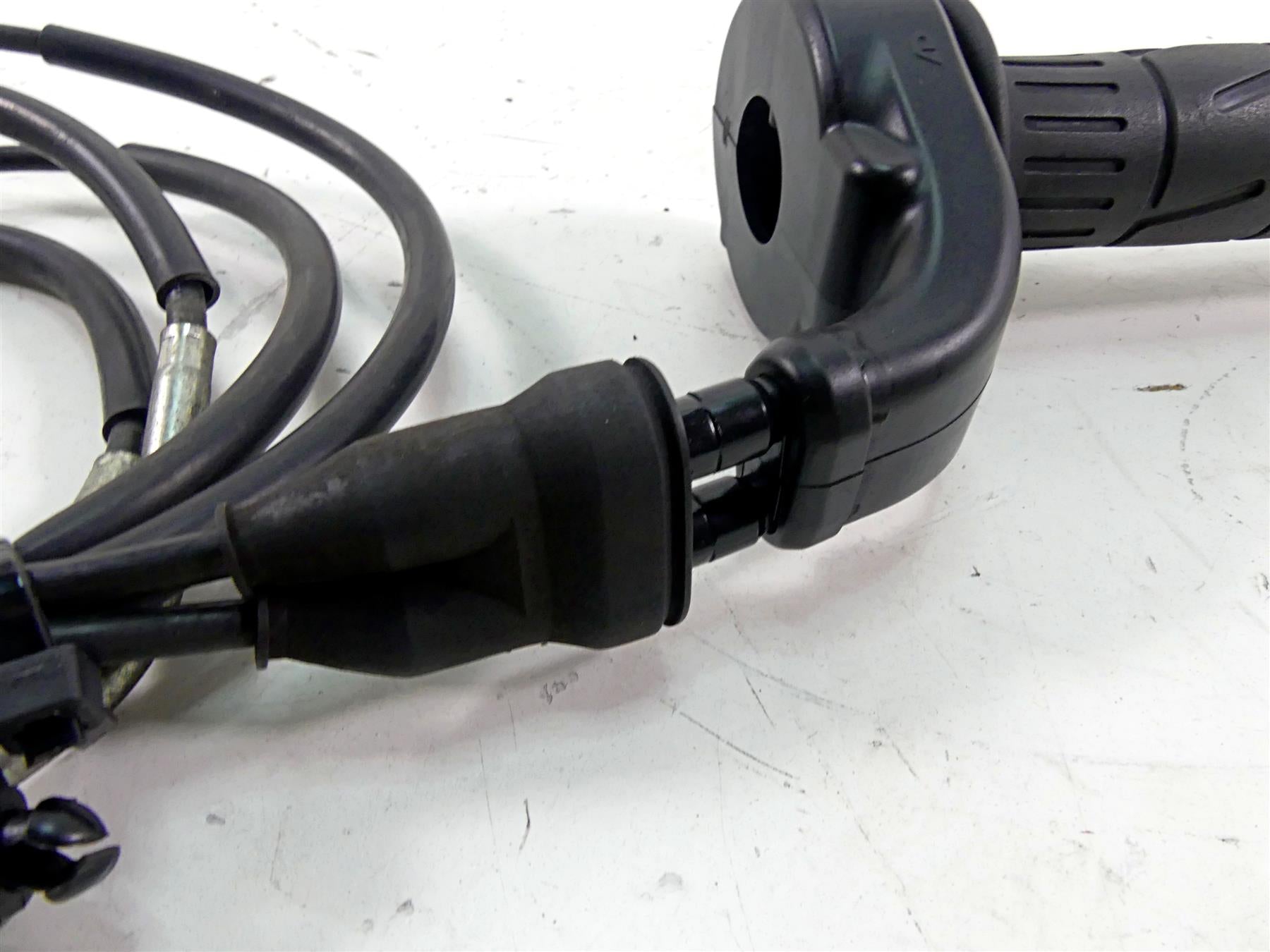2010 Kawasaki ZX1400 ZX14 R Ninja Throttle Grip & Cables Set 32099-0049 {{ shop.shopifyCountryName }} - Mototech271