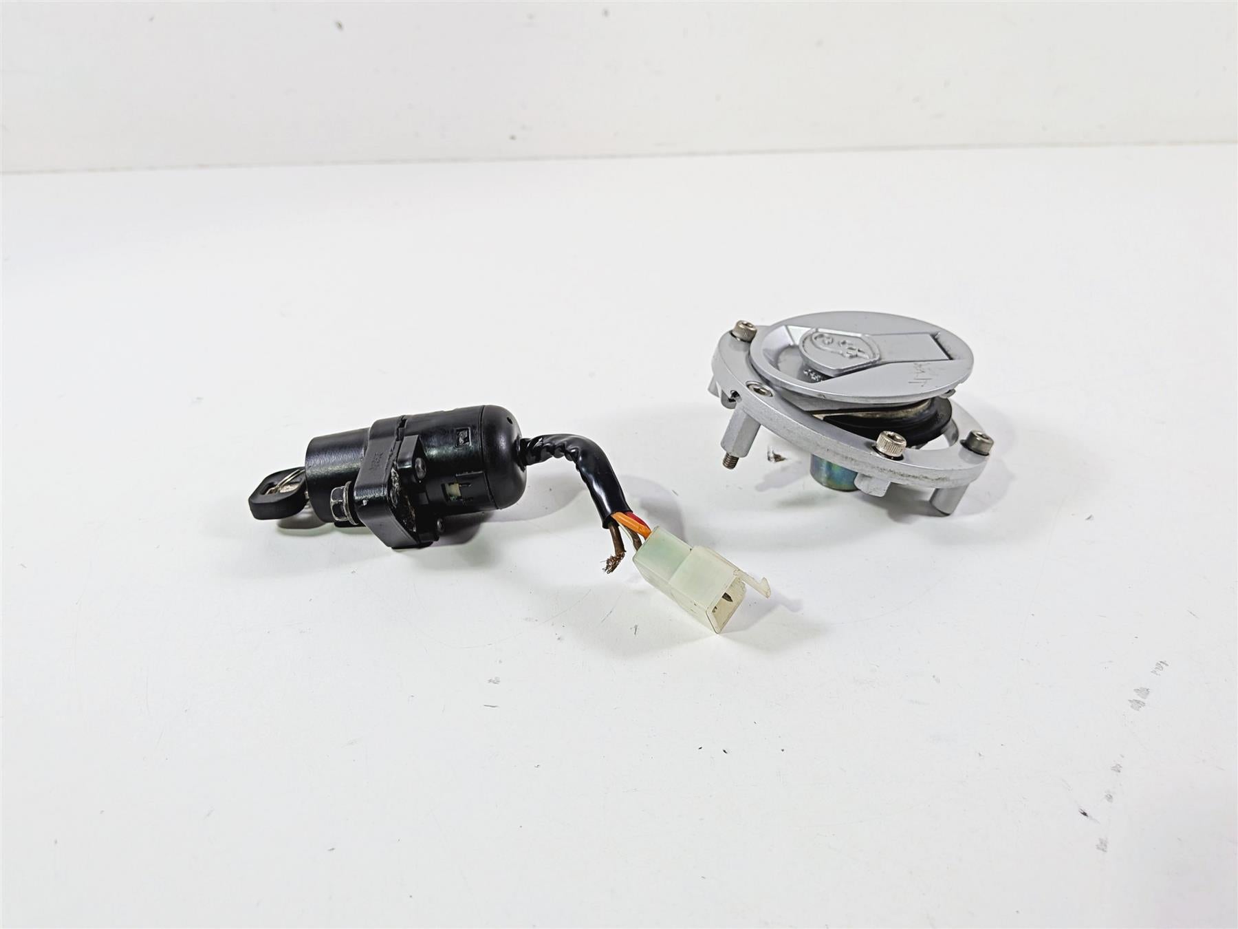 2021 Indian Scout 1200 Ignition Switch Gas Cap Key Lock Set -READ 4016935 {{ shop.shopifyCountryName }} - Mototech271