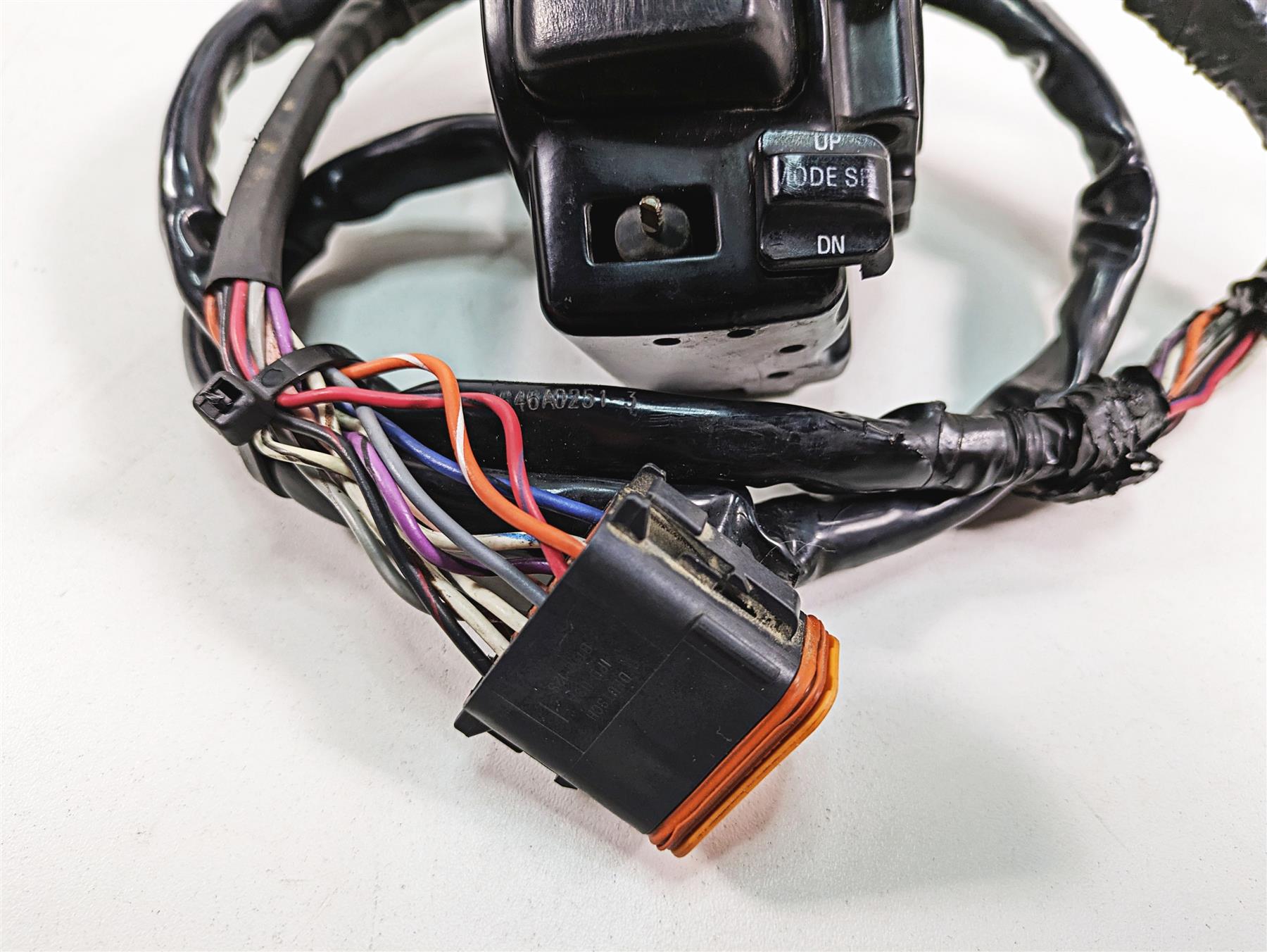 2006 Harley Touring FLHXI Street Glide Right Hand Control Switch - Read 71553-96 {{ shop.shopifyCountryName }} - Mototech271