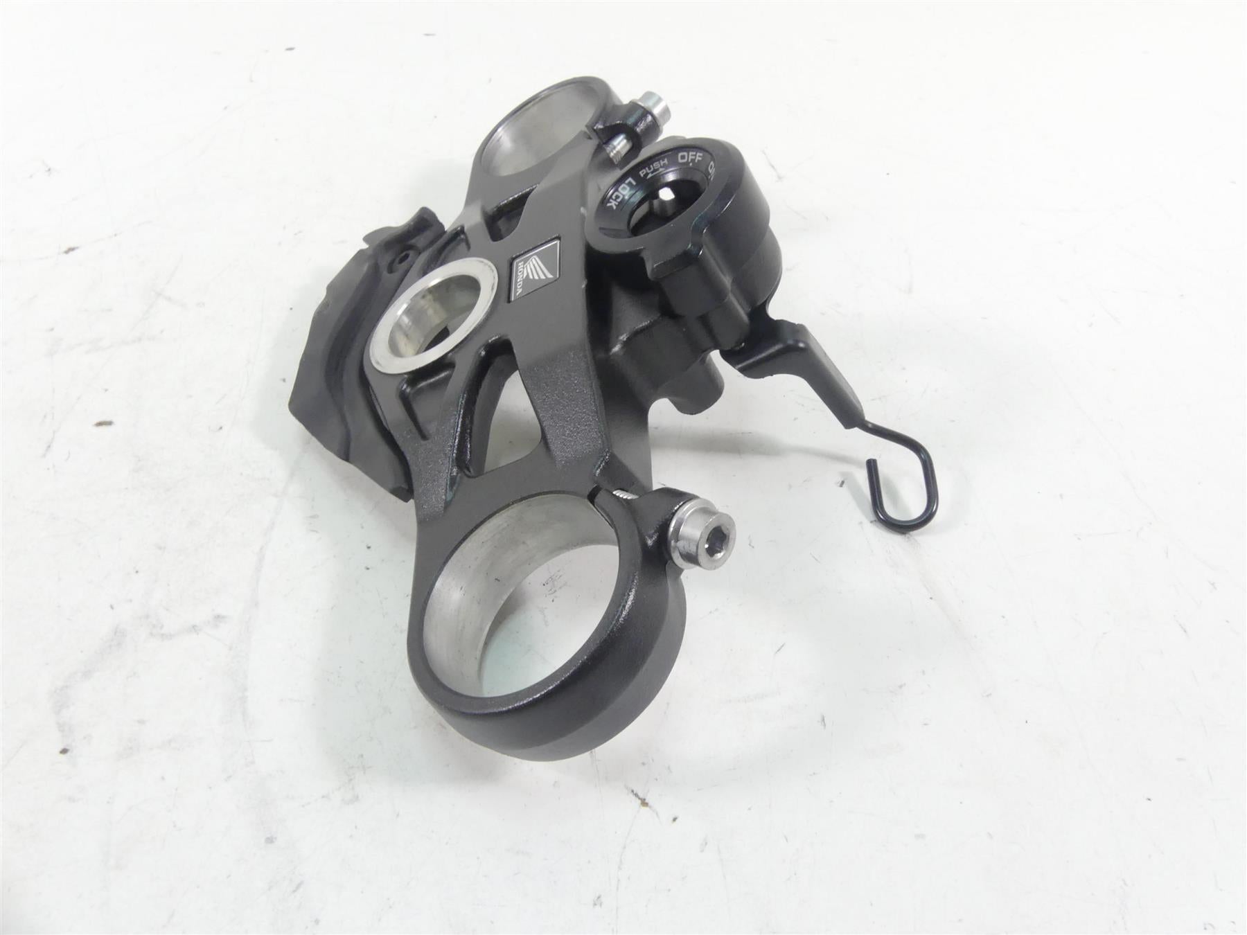 2015 Honda CBR1000 RR SC59 Upper Triple Tree Steering Clamp 53300-MGP-D61 {{ shop.shopifyCountryName }} - Mototech271