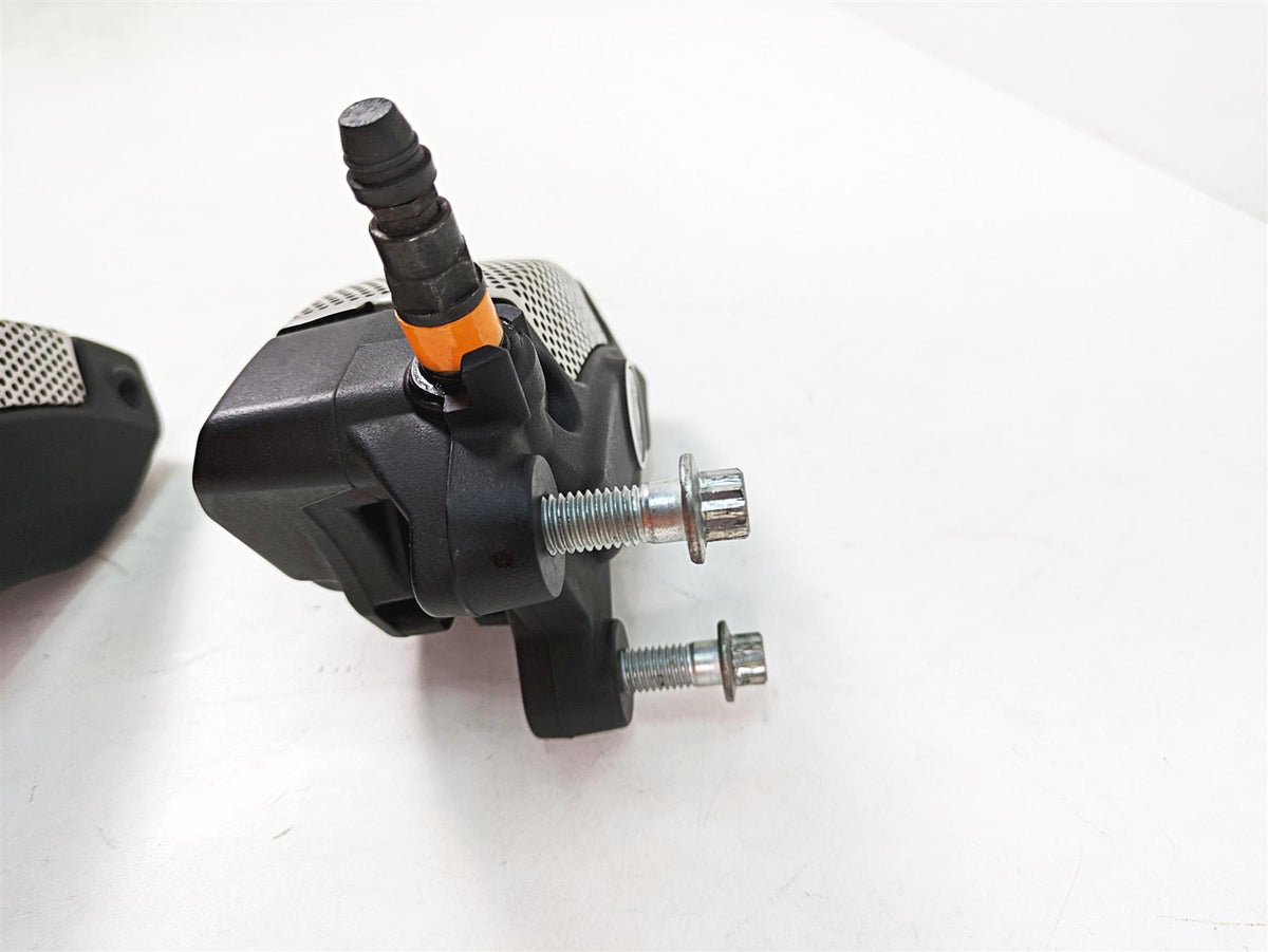 2020 Harley Touring FLHX Street Glide Front Brake Caliper Set 43027-08 44023-08 {{ shop.shopifyCountryName }} - Mototech271