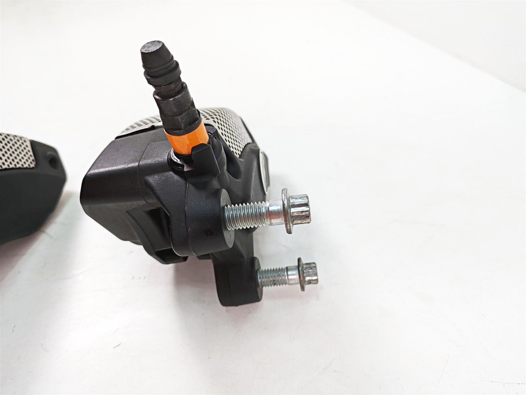 2020 Harley Touring FLHX Street Glide Front Brake Caliper Set 43027-08 44023-08 {{ shop.shopifyCountryName }} - Mototech271