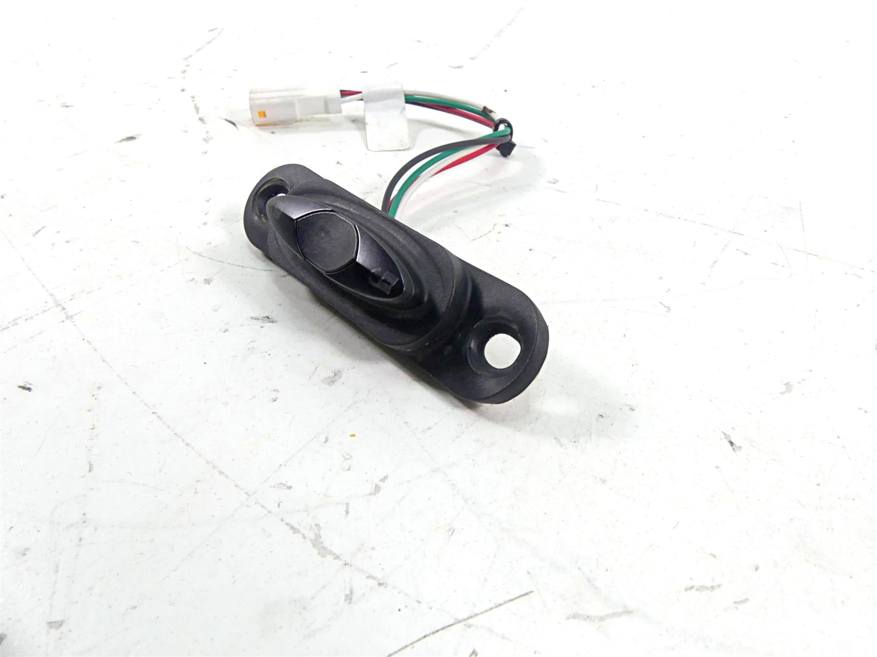 2019 Indian Chieftain Classic Electrical Saddlebag Lock Switch 4017110 {{ shop.shopifyCountryName }} - Mototech271