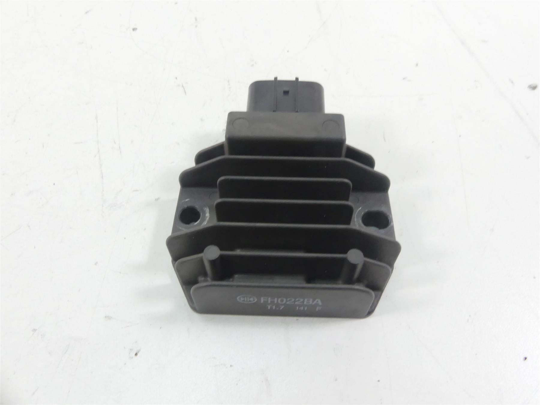 2022 Yamaha MT09 FZ09 Rectifier Voltage Regulator 2CR-81960-00-00 FH022BA {{ shop.shopifyCountryName }} - Mototech271