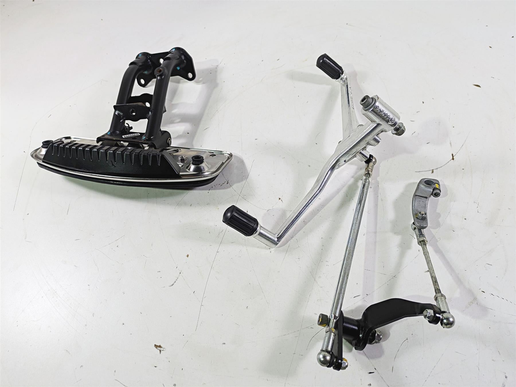 2014 Moto Guzzi California 1400 Touring Left Floorboard & Shifter 887303 B063751 {{ shop.shopifyCountryName }} - Mototech271