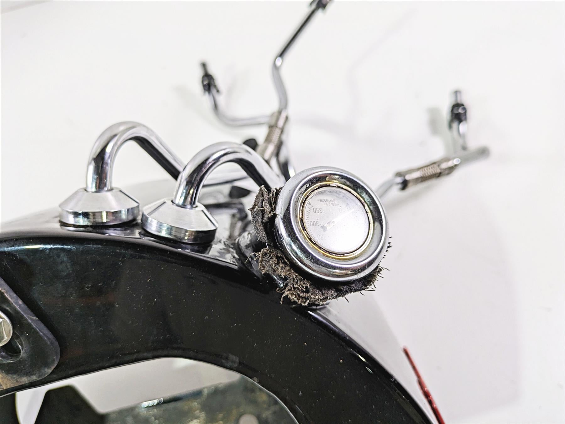 2008 Harley FLSTSB Cross Bones Oil Tank Reservoir & Lines 62492-00B {{ shop.shopifyCountryName }} - Mototech271