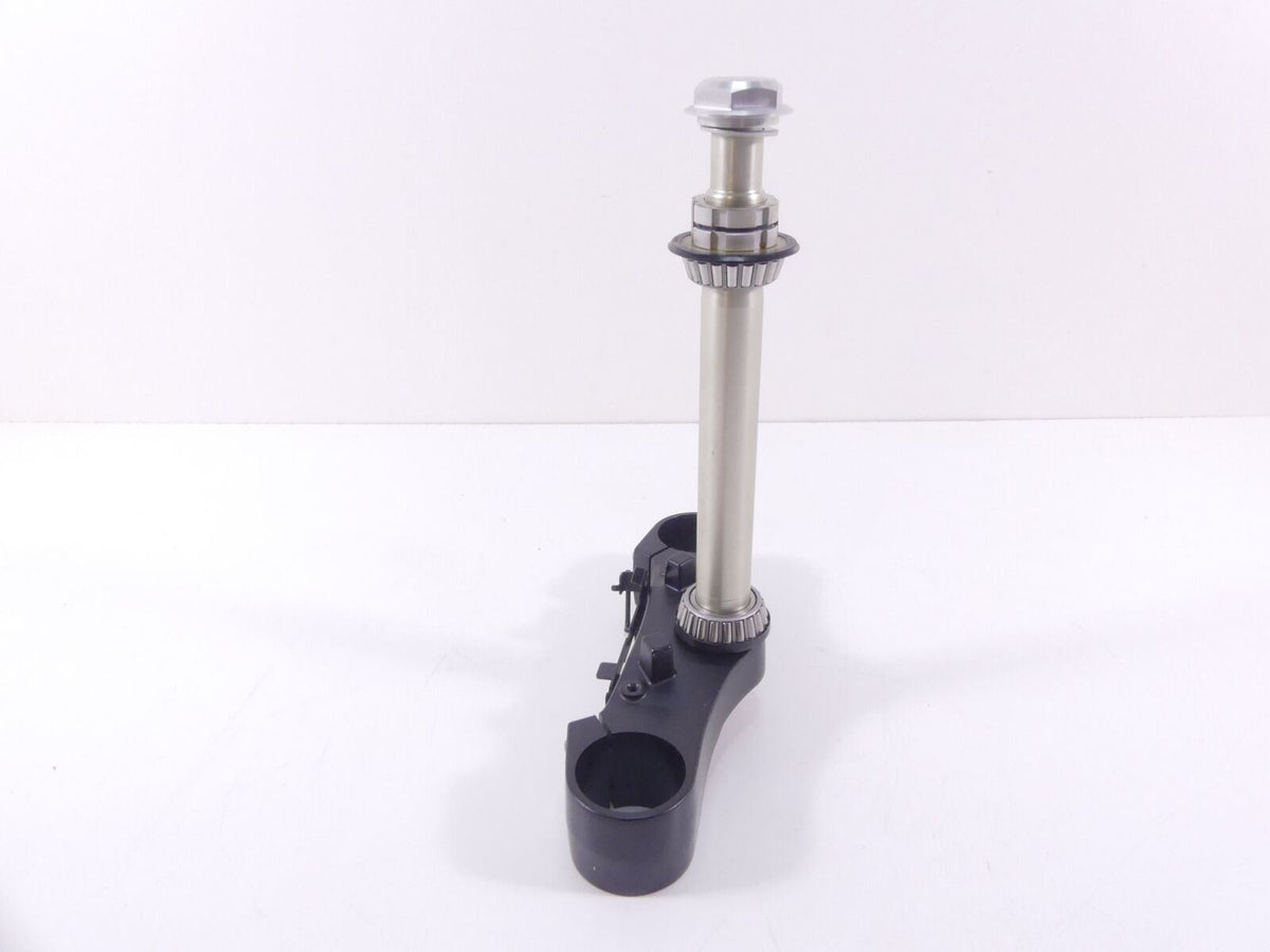 2019 Yamaha VMX17 V-Max 1700 Lower Triple Tree Steering Yoke 2CE-23340-00-00 {{ shop.shopifyCountryName }} - Mototech271