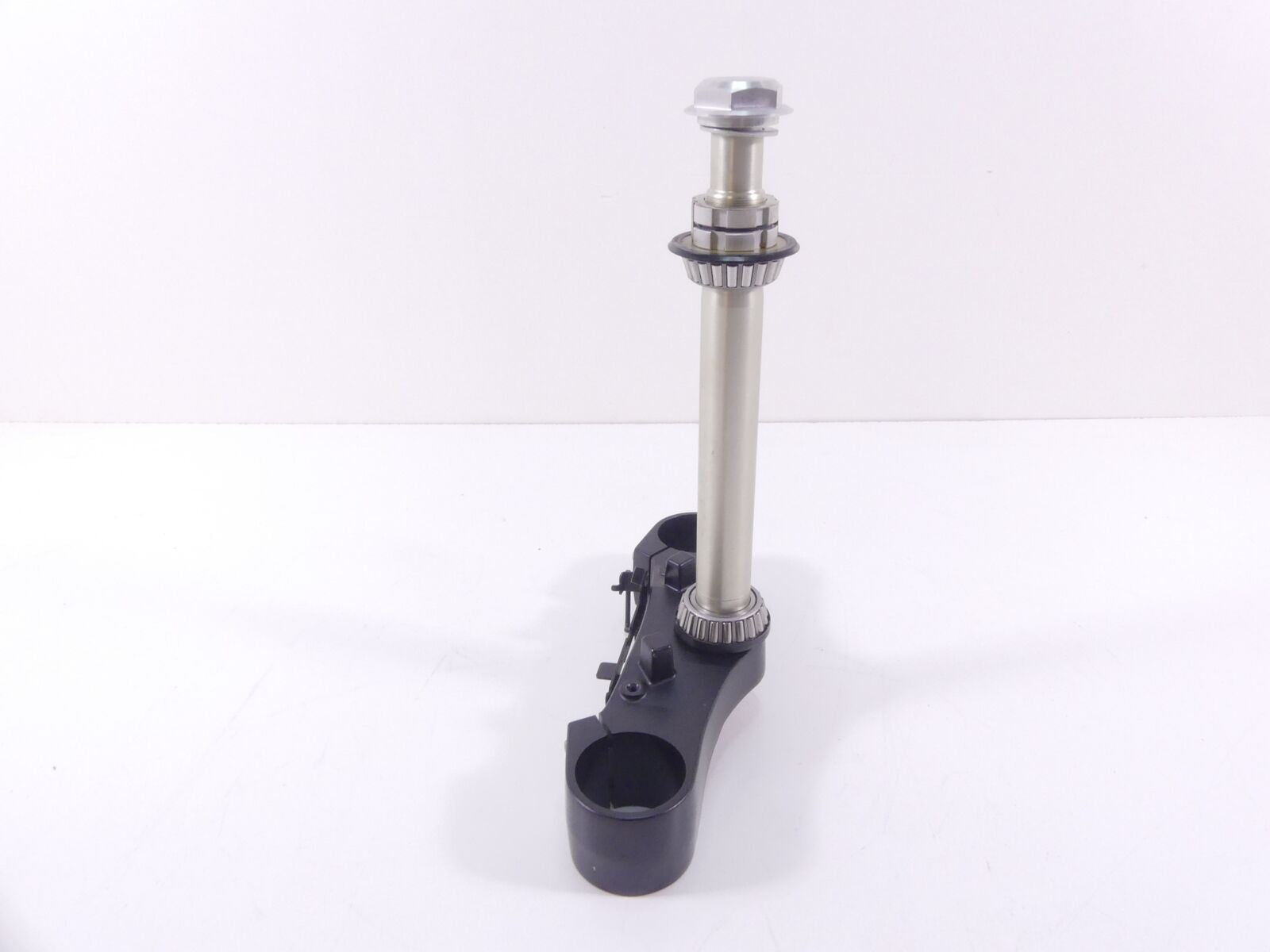 2019 Yamaha VMX17 V-Max 1700 Lower Triple Tree Steering Yoke 2CE-23340-00-00 {{ shop.shopifyCountryName }} - Mototech271