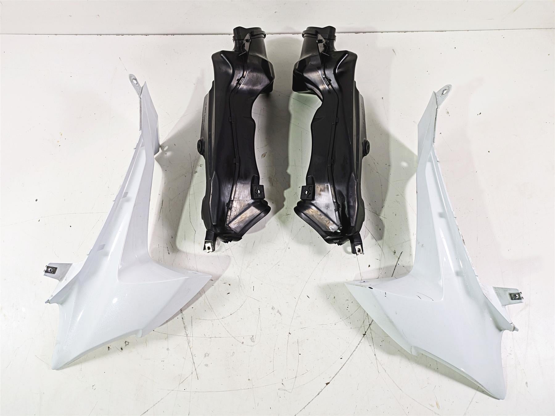 2016 Suzuki GSXR1000 Air Intake Ram & Cover Set 94420-47H00 94430-47H00 {{ shop.shopifyCountryName }} - Mototech271