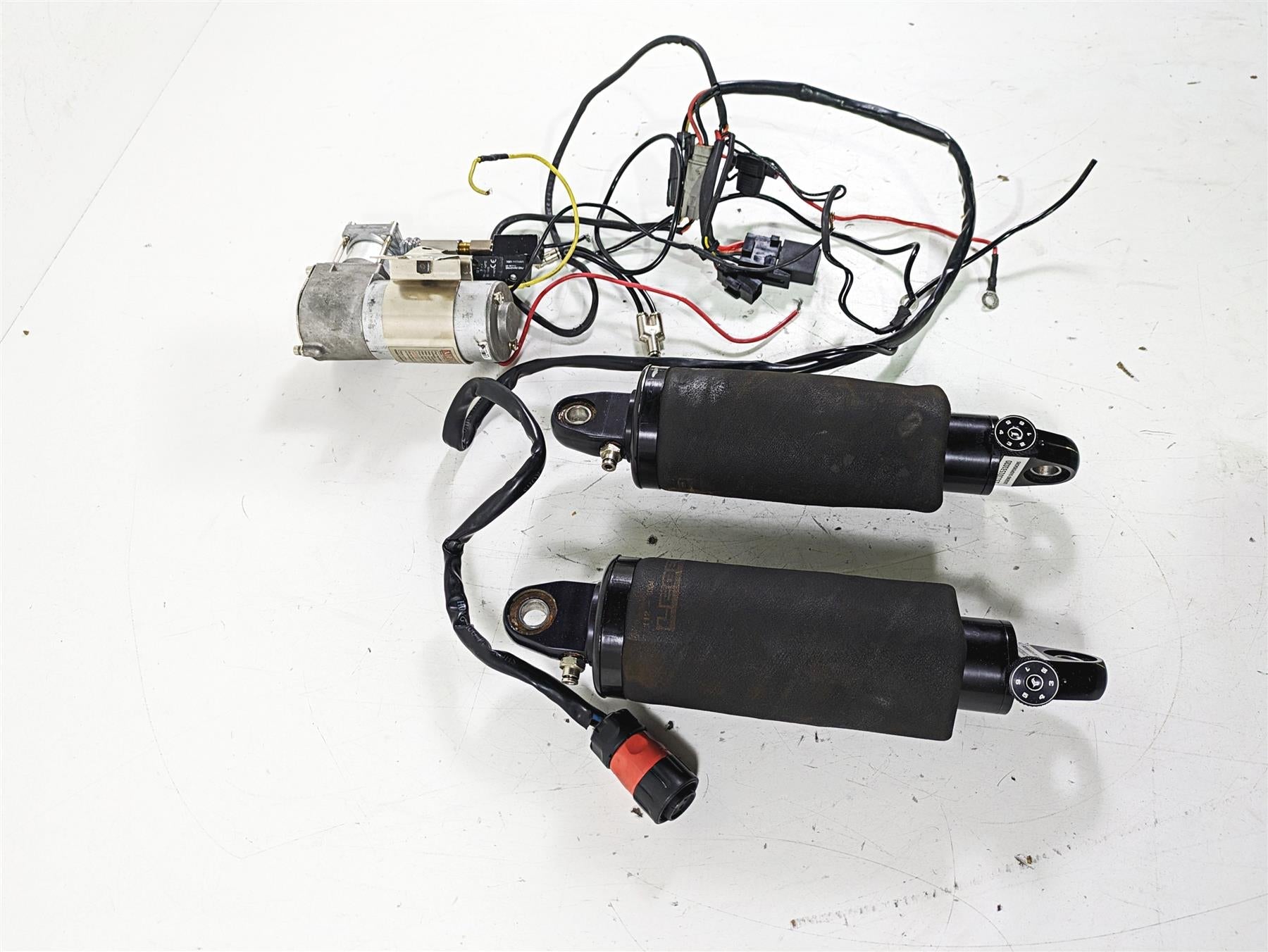 2018 Harley Touring FLHXSE CVO Street Glide Legends Suspensions Air Ride Shocks FOR PARTS 1311-0150 {{ shop.shopifyCountryName }} - Mototech271