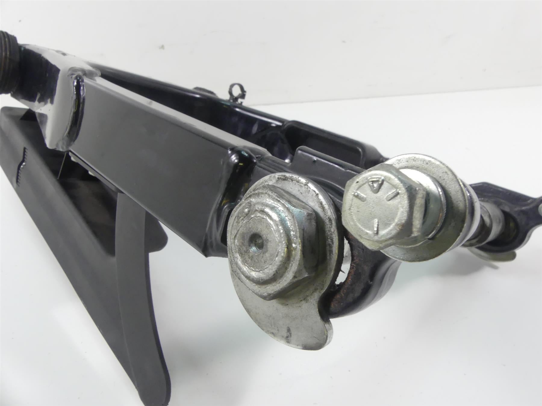 2004 Harley FLHTC SE CVO Electra Glide Rear Swing Arm Swingarm 1" Axle 47549-02 {{ shop.shopifyCountryName }} - Mototech271