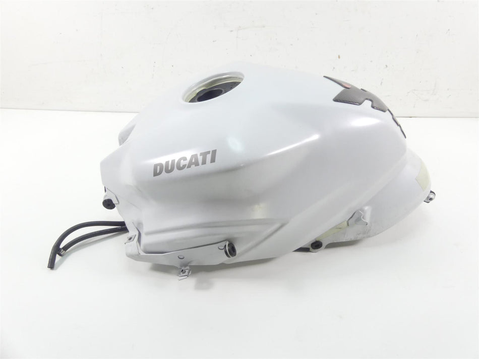 2017 Ducati 939 S Supersport Fuel Petrol Gas Tank - No Dent 58612531B 58612532B {{ shop.shopifyCountryName }} - Mototech271
