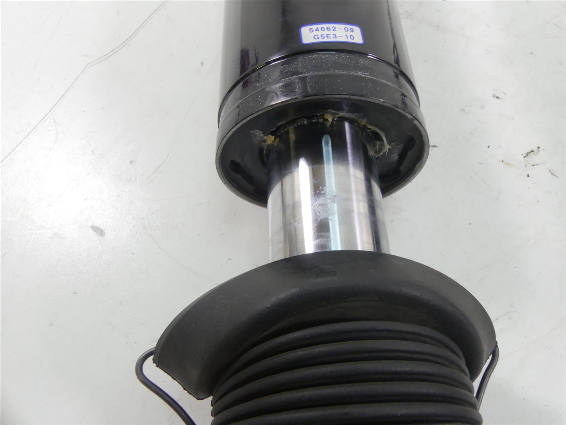 2014 Harley Touring FLHX Street Glide Rear 12" Air Ride Shock Set 54662-09 {{ shop.shopifyCountryName }} - Mototech271