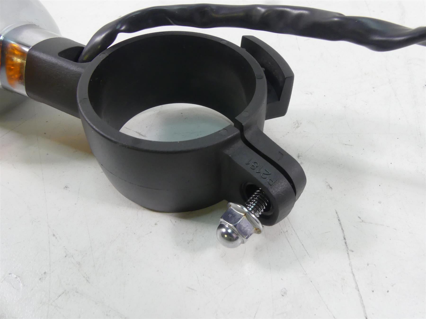 2004 Kawasaki VN1600 Meanstreak Front Left Turn Signal Blinker 23037-1405 {{ shop.shopifyCountryName }} - Mototech271