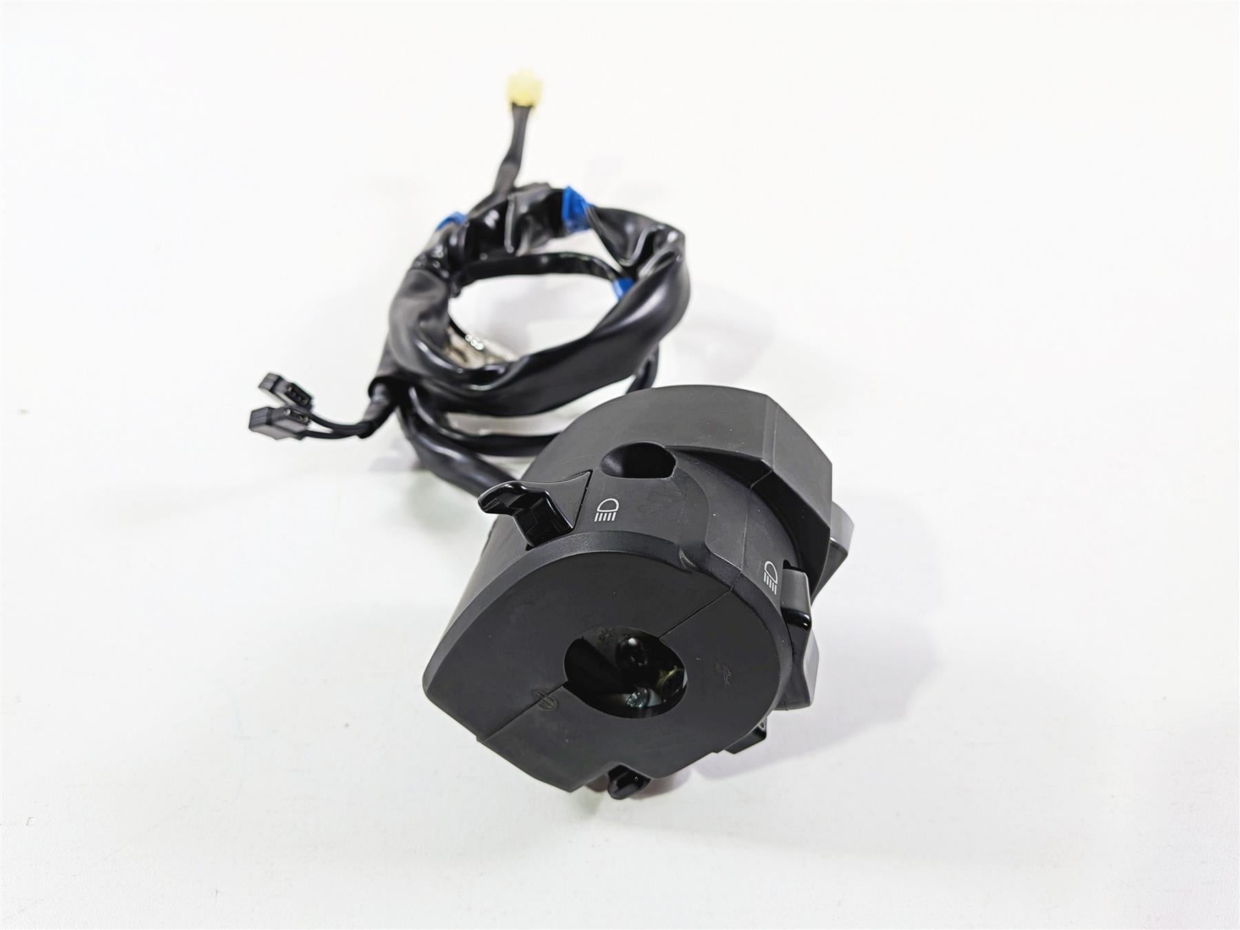 2025 Yamaha YZF R7 Nice Left Side Light Hand Control Switch BEB-83969-00-00 {{ shop.shopifyCountryName }} - Mototech271