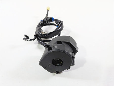 2025 Yamaha YZF R7 Nice Left Side Light Hand Control Switch BEB-83969-00-00 {{ shop.shopifyCountryName }} - Mototech271
