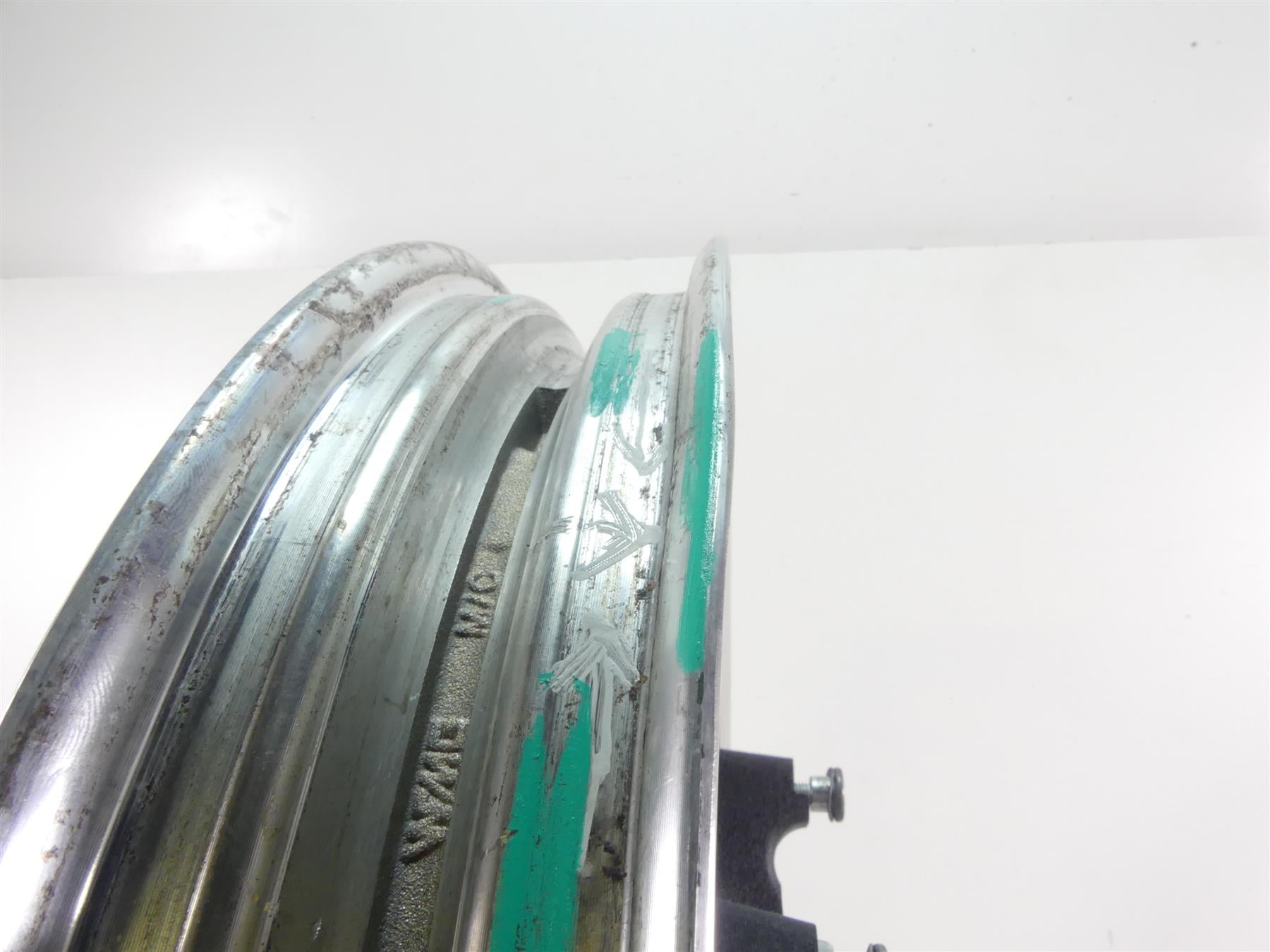 2014 Harley FXDL Dyna Low Rider Front 19x2.5 Front Wheel Rim -Read 43300280 {{ shop.shopifyCountryName }} - Mototech271