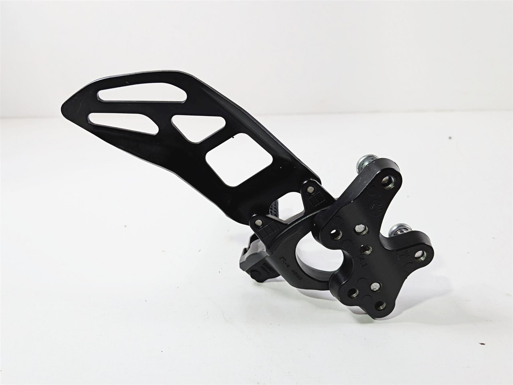 2024 Suzuki GSXR 600 Left Front Footpeg & Shifter 43521-47H20 25600-14J11 {{ shop.shopifyCountryName }} - Mototech271