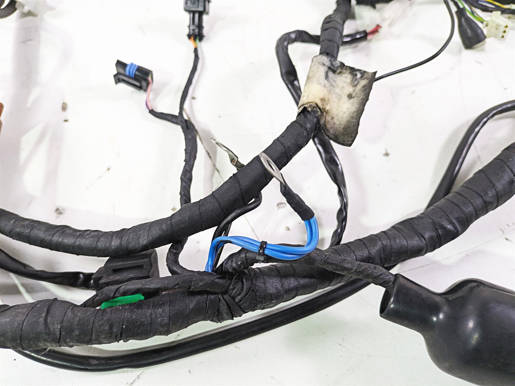 2008 Aprilia RSVR 1000 Factory Main Wiring Harness Loom - No Cuts AP8127681 {{ shop.shopifyCountryName }} - Mototech271