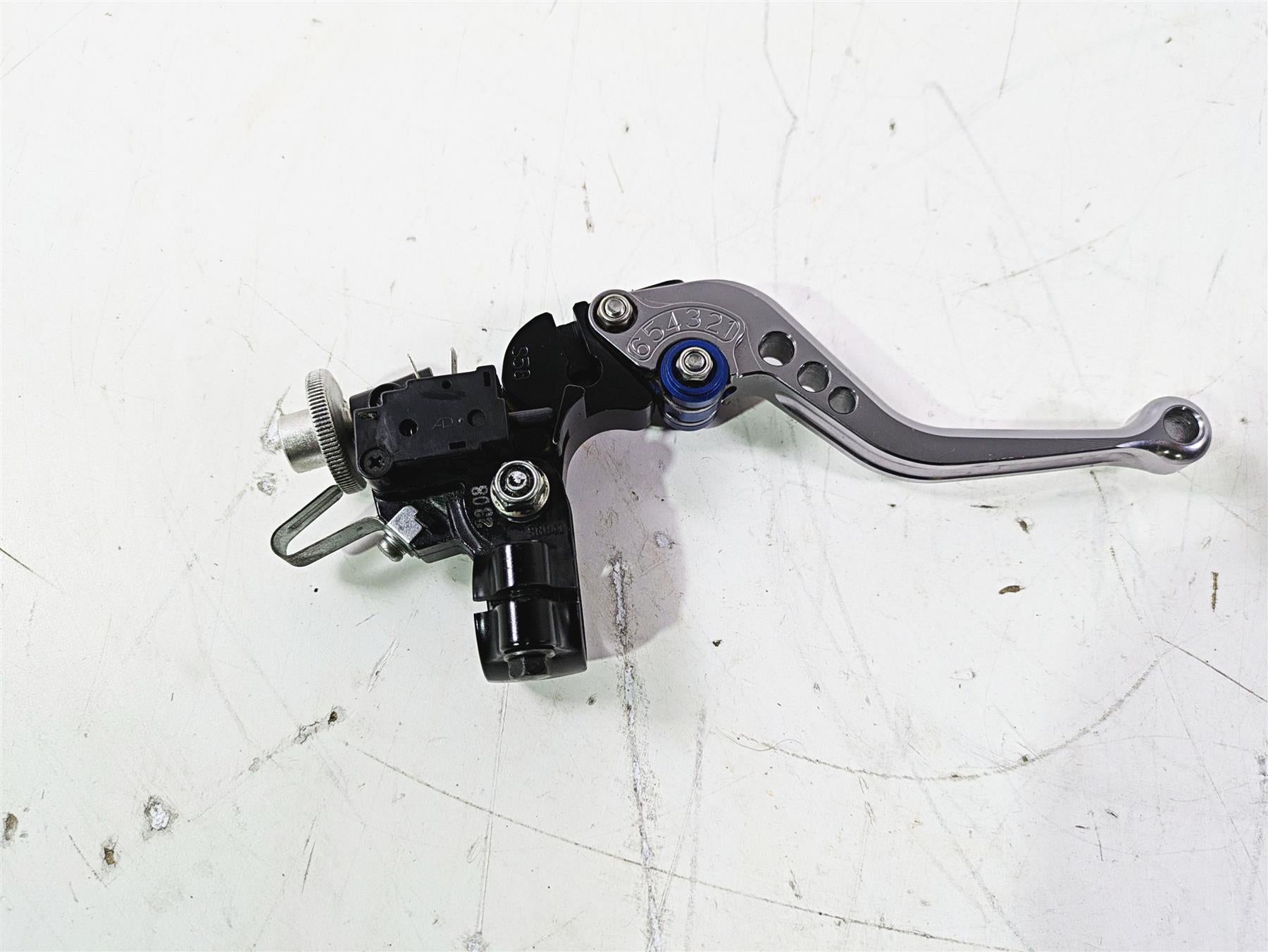 2016 Suzuki GSXR1000 Front Radial Brake Master Cylinder Nissin 11/16 59600-47H00 {{ shop.shopifyCountryName }} - Mototech271