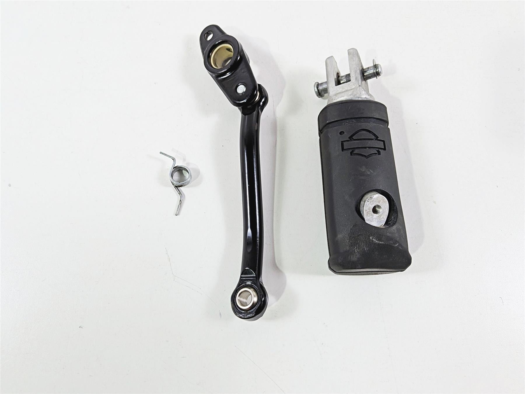 2024 Harley Softail FXLRST Low Rider Right Foot Peg & Brake Linkage 50501106 {{ shop.shopifyCountryName }} - Mototech271