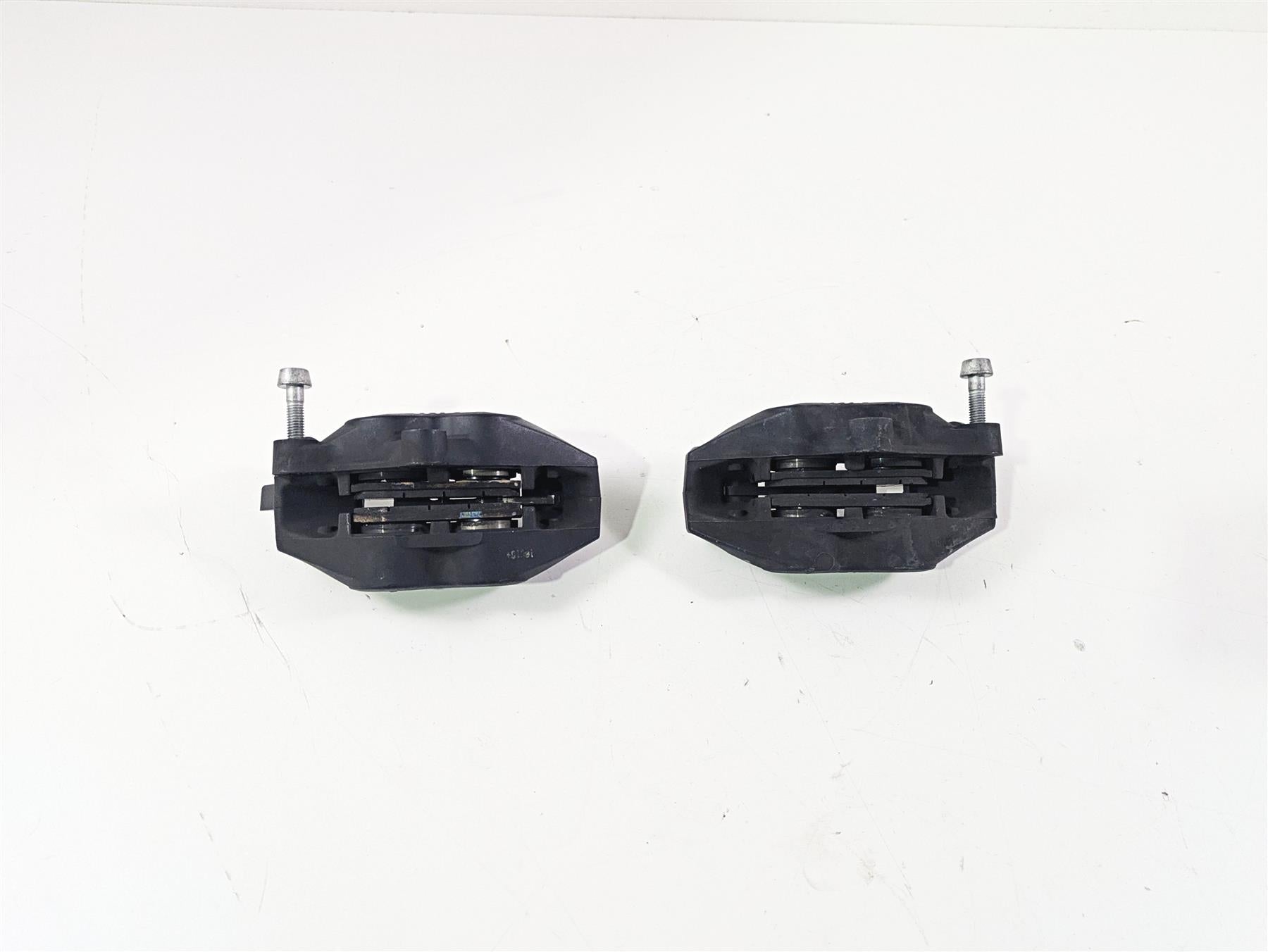 2010 BMW R1200GS K25 Brembo Front Brake Caliper Set 34117711438 34117711439 {{ shop.shopifyCountryName }} - Mototech271